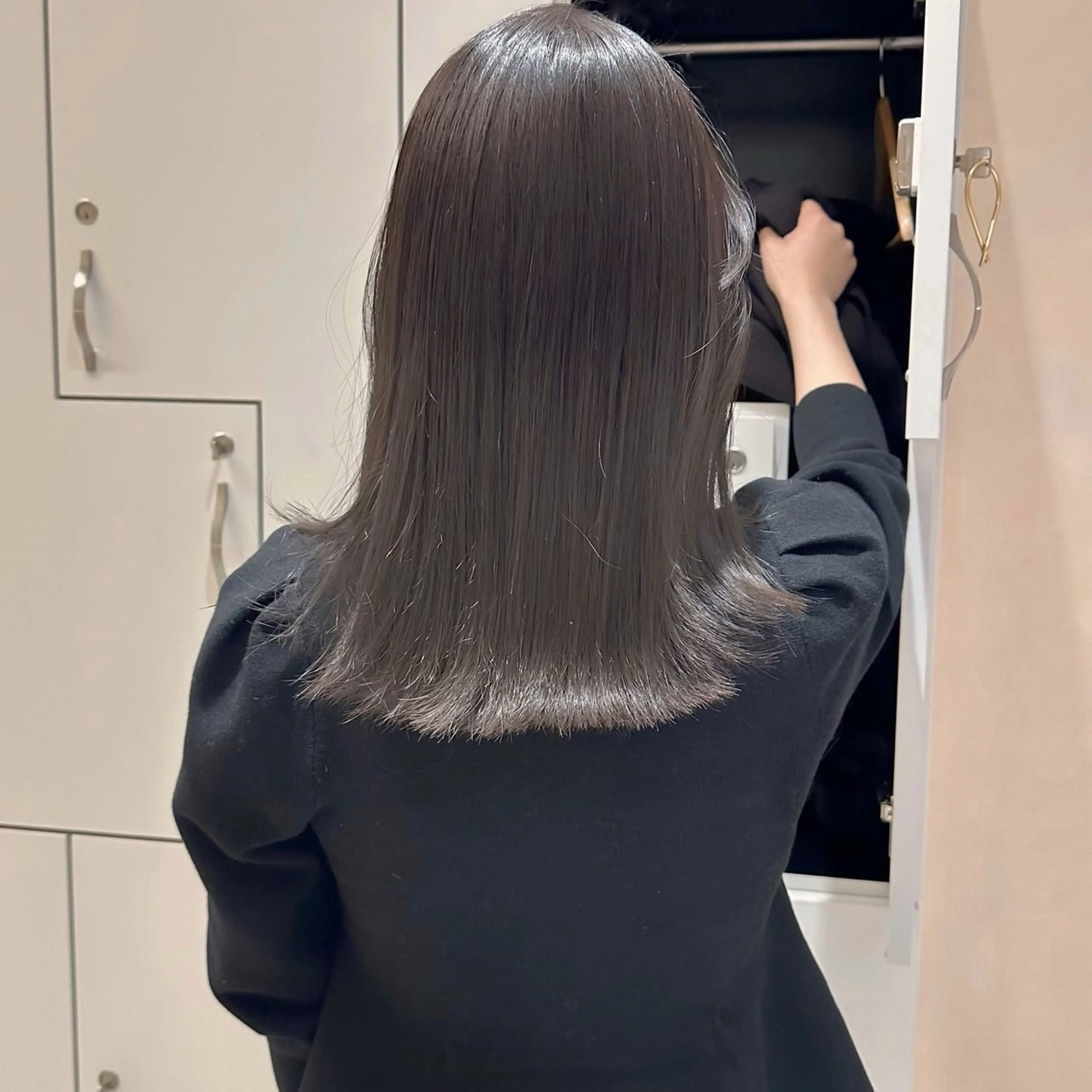 ミディアム カラー グレージュ カット ヘアカラー トリートメント 高橋大樹/グレージュ 透明感/髪質改善のヘアスタイル