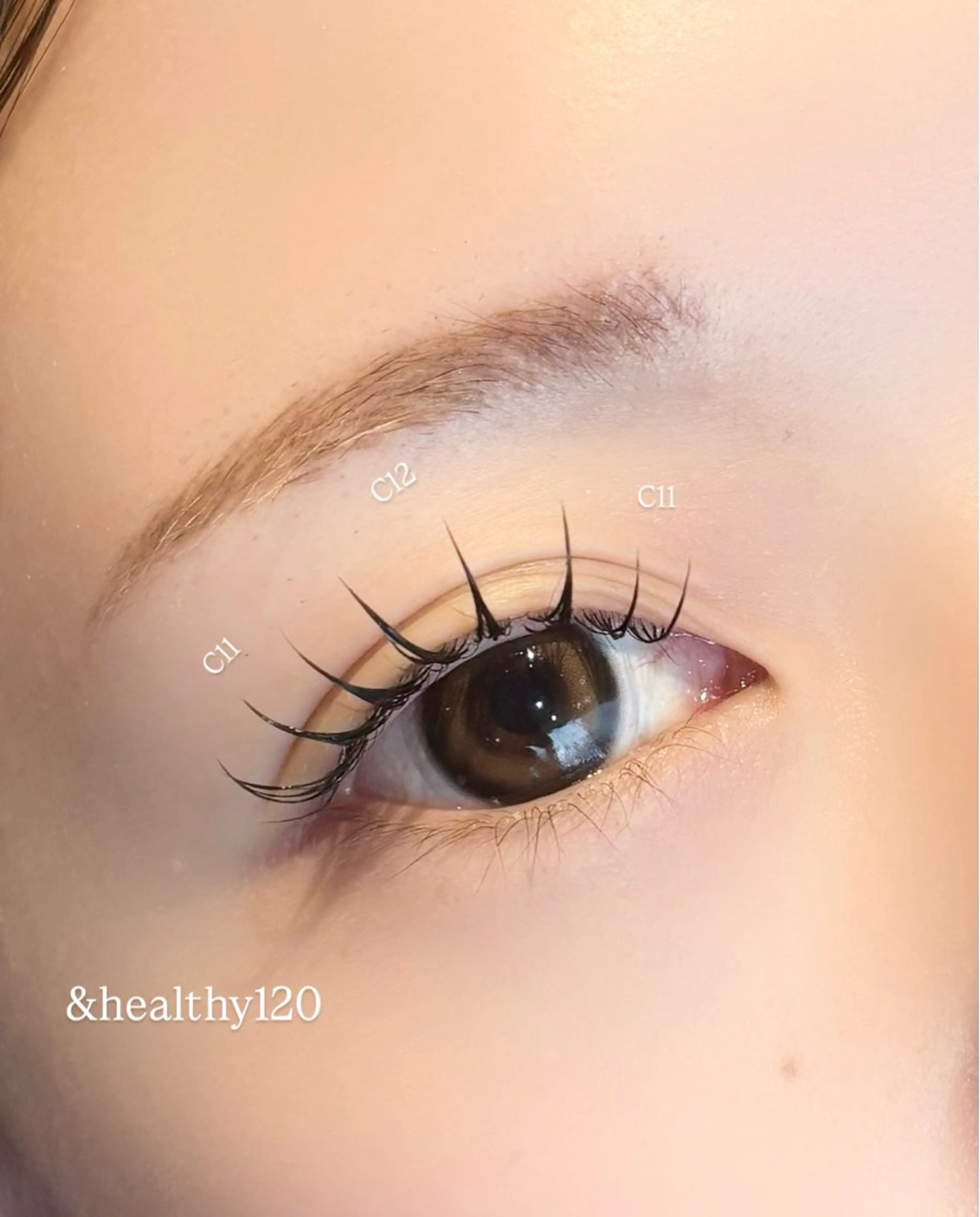 マツエク・マツパ LUCY NAIL&EYE所属・LUCY心斎橋 奥野の眉毛・アイブロウイメージ