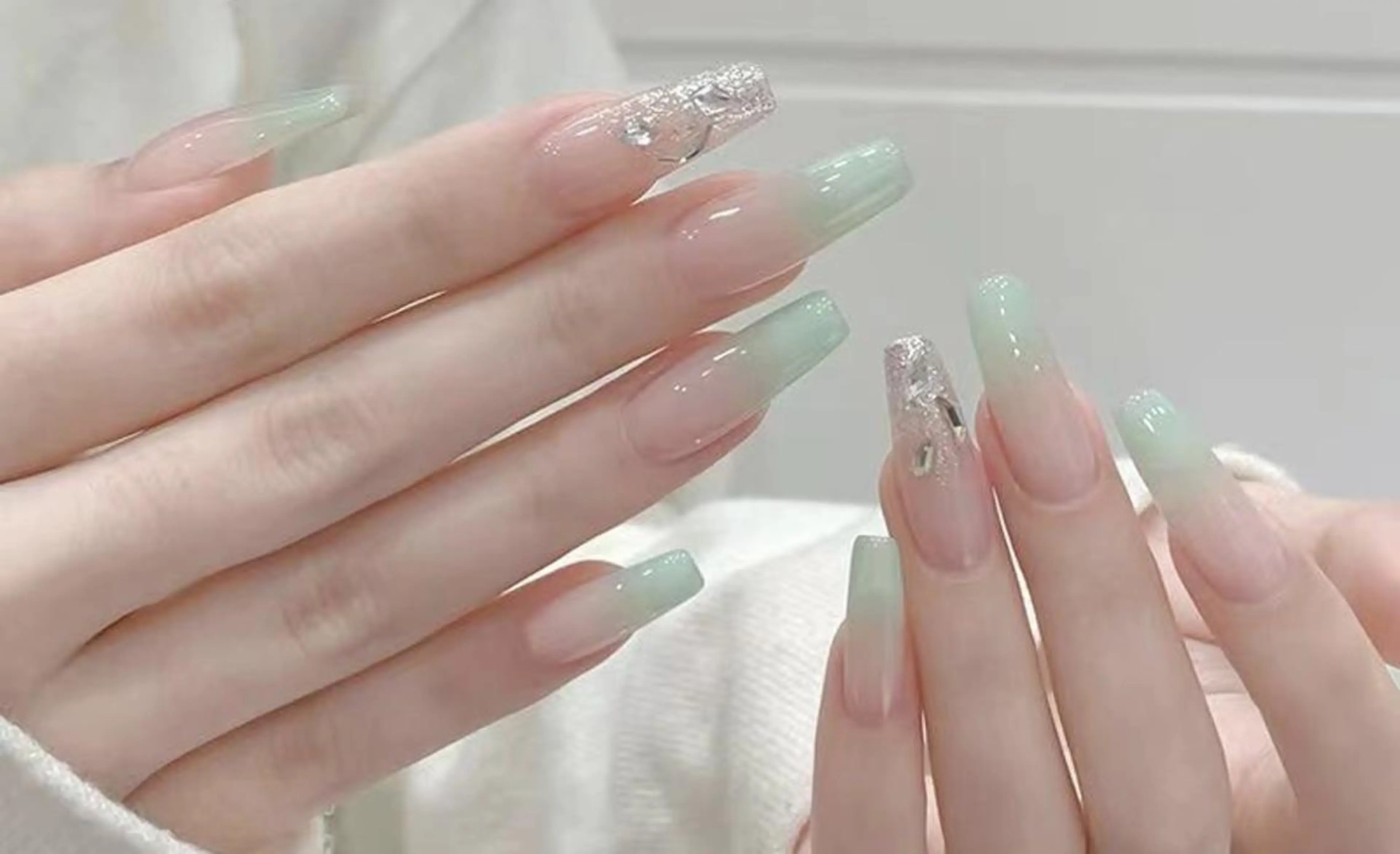 ネイル オーロラネイル チークネイル 長さ出し フットネイル フレンチネイル ハンドネイル リラネイル Aikenのネイルデザイン