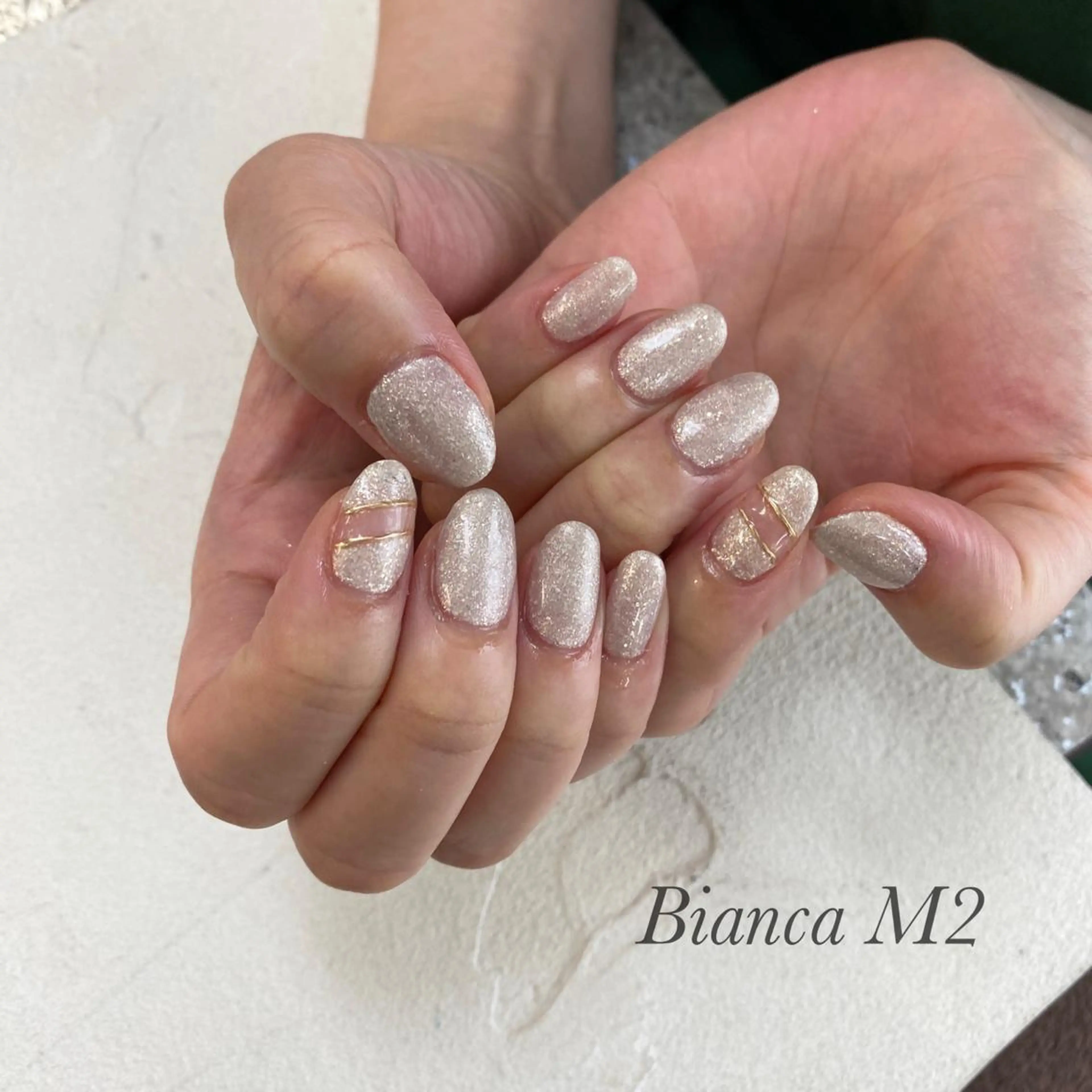 ネイル ラメ(グリッター) Bianca🩶 TAMIYAのネイルデザイン