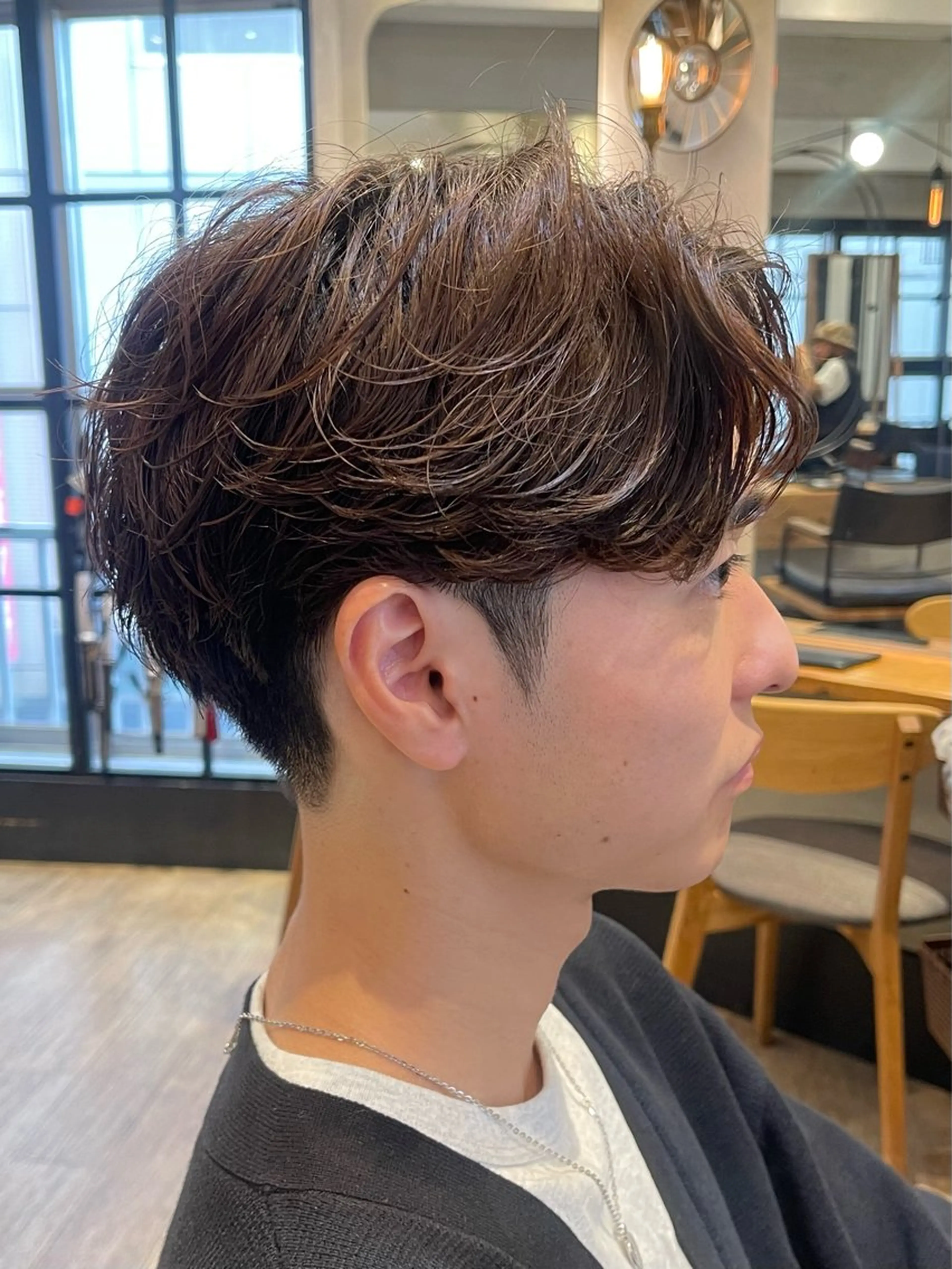 ショート パーマ メンズ ビジネス センターパート フェードカット メンズ韓国風 マッシュ カット パーマ トリートメント ヘアセット 新宿メンズ専門 髪質改善パーマ特化のヘアスタイル