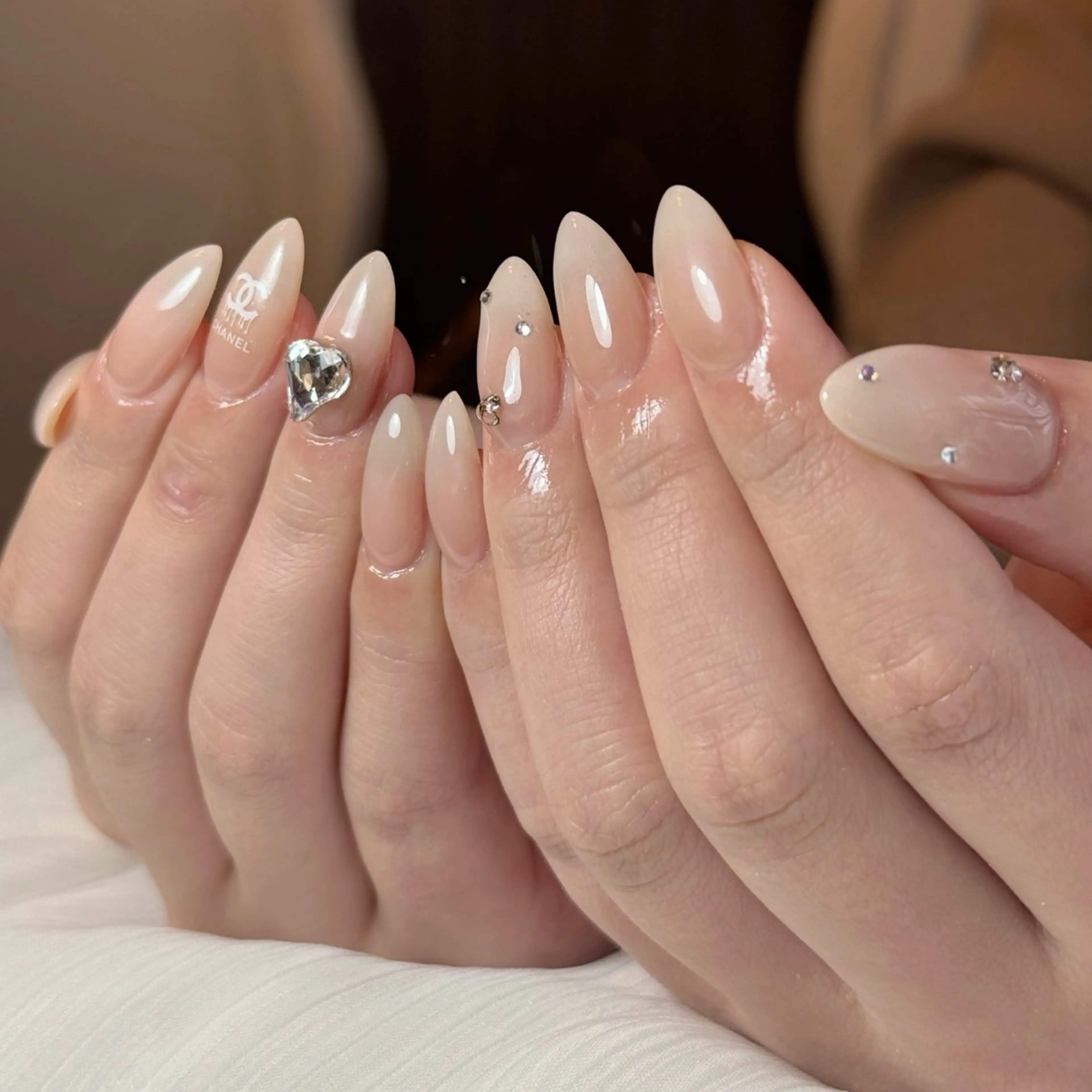 ネイル フラッシュネイル フレンチネイル キラキラネイル 韓国ネイル ラメ(グリッター) ハンドネイル ハンドケア Amy Nail所属・Amy Nailのネイルデザイン