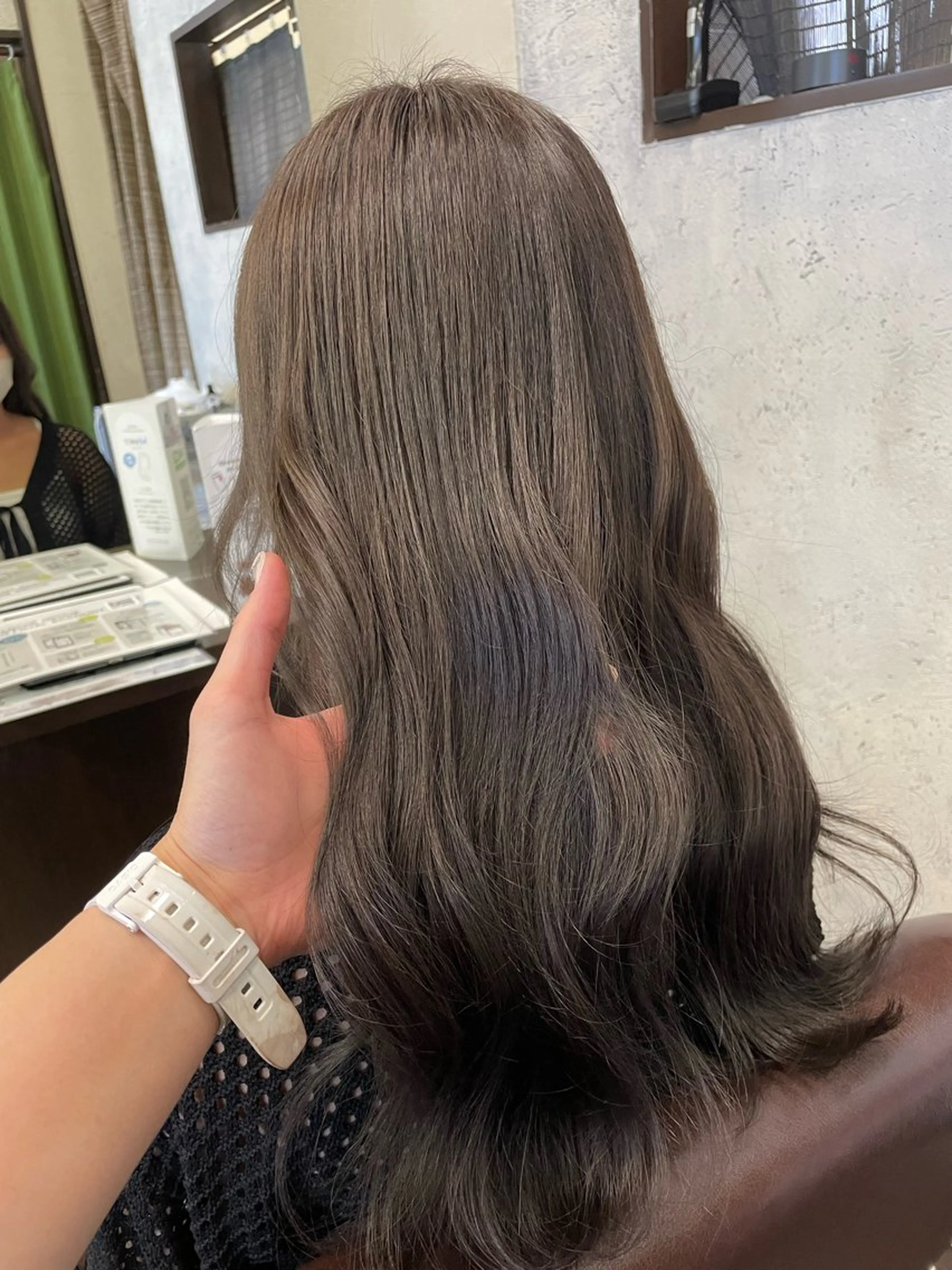 ロング カラー 近藤 幸子のヘアスタイル
