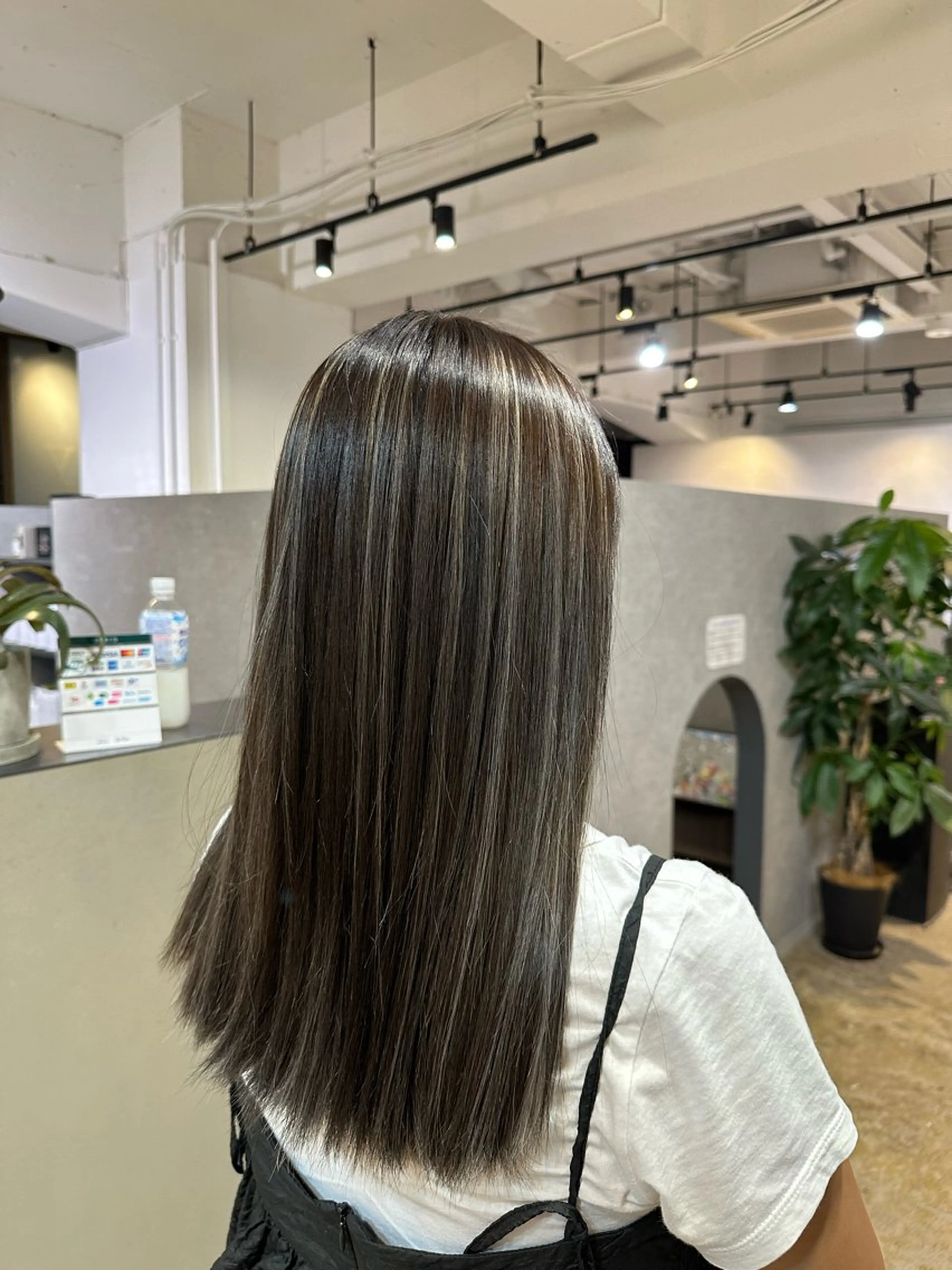 ミディアム ヘアカラー 足立 采弥のヘアスタイル