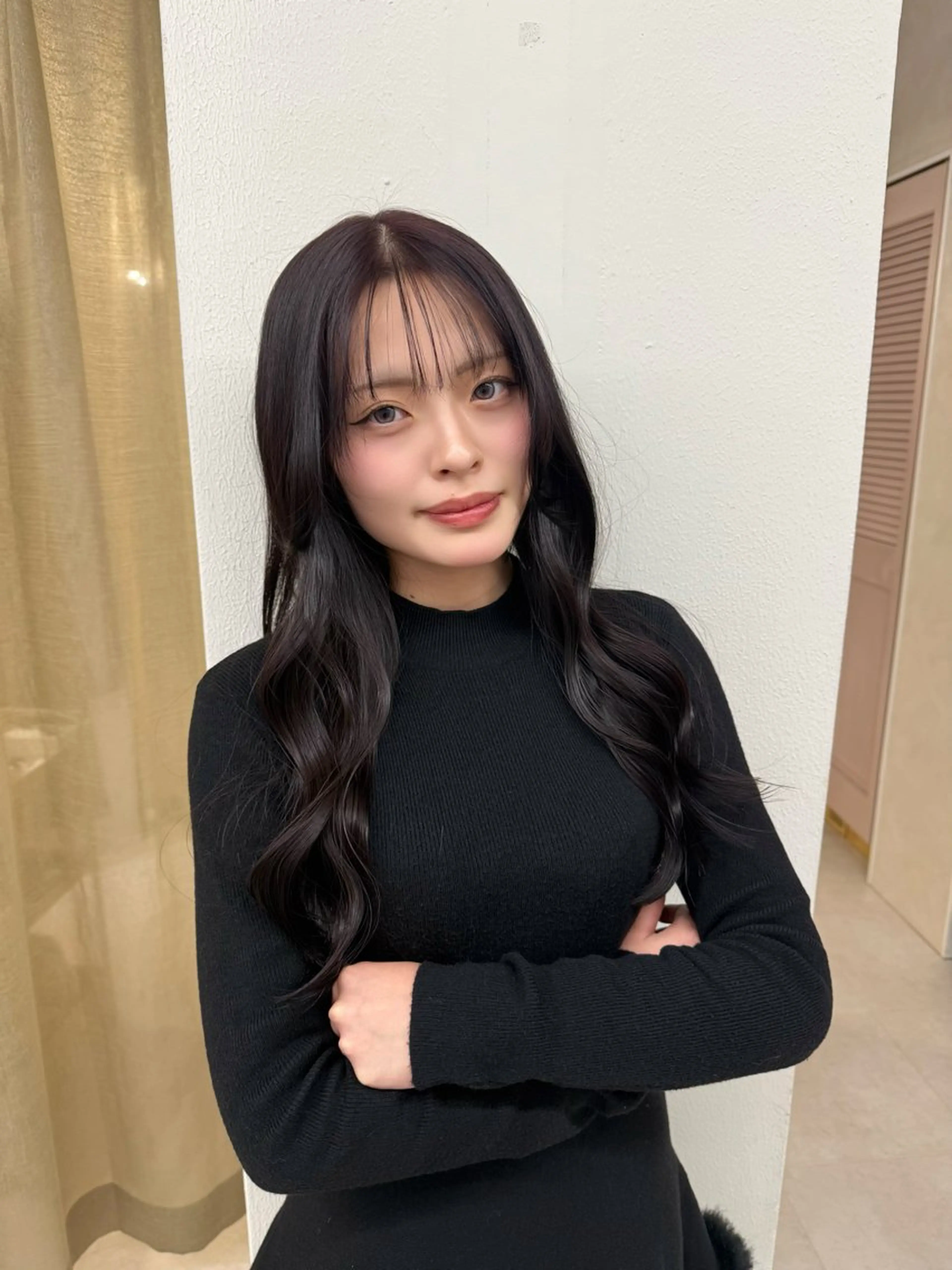 ロング カラー レッドカラー レイヤーカット SLASHスラッシュ 小西結奈のヘアスタイル