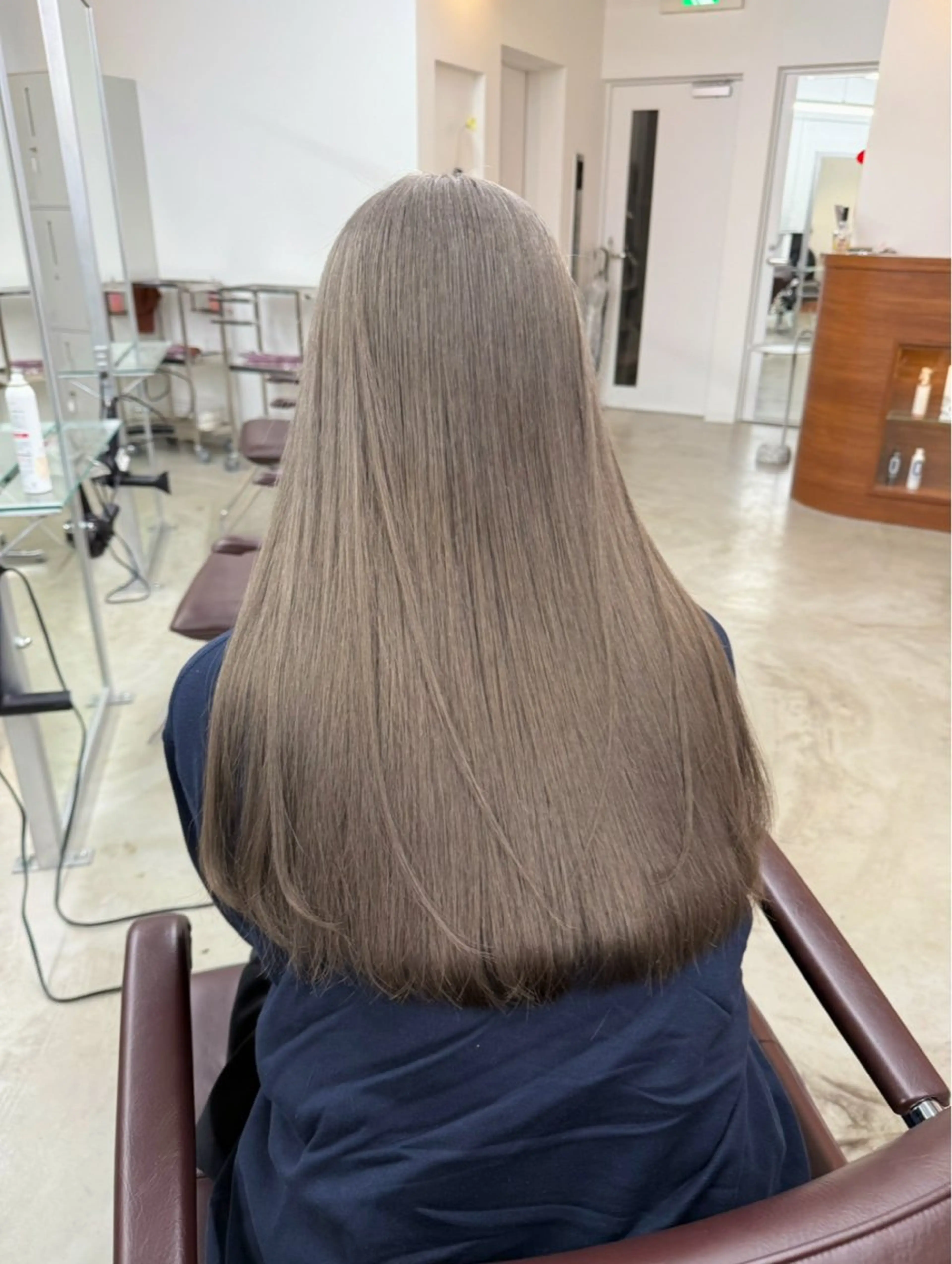 セミロング トリートメント めい/ダブルカラ ー/ブリーチアリのヘアスタイル