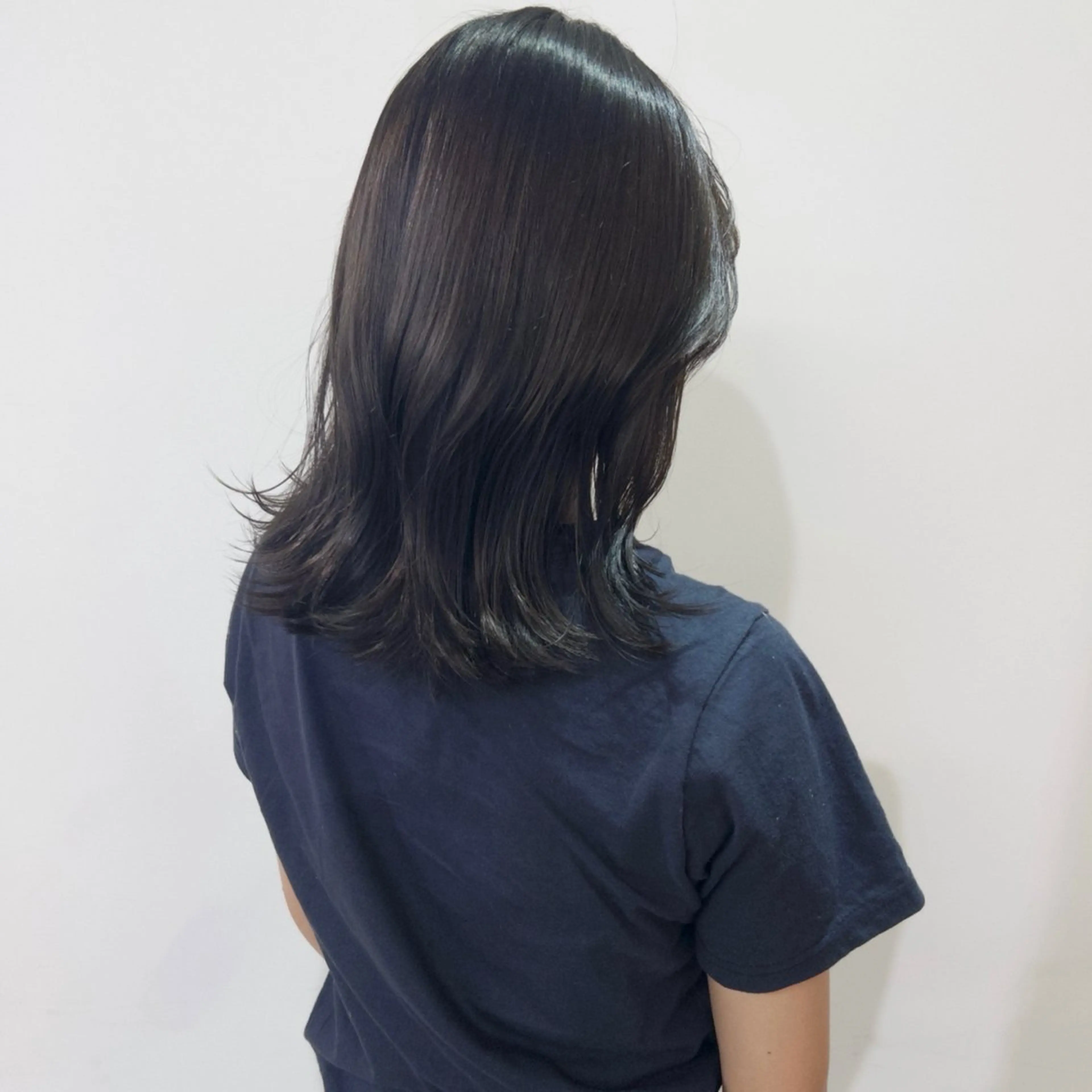 ミディアム カラー 透明感カラー 顔まわりレイヤー 顔周りカット ハッシュカット レイヤーカット カット ヘアカラー トリートメント nonoka オリーブ/グレージュのヘアスタイル