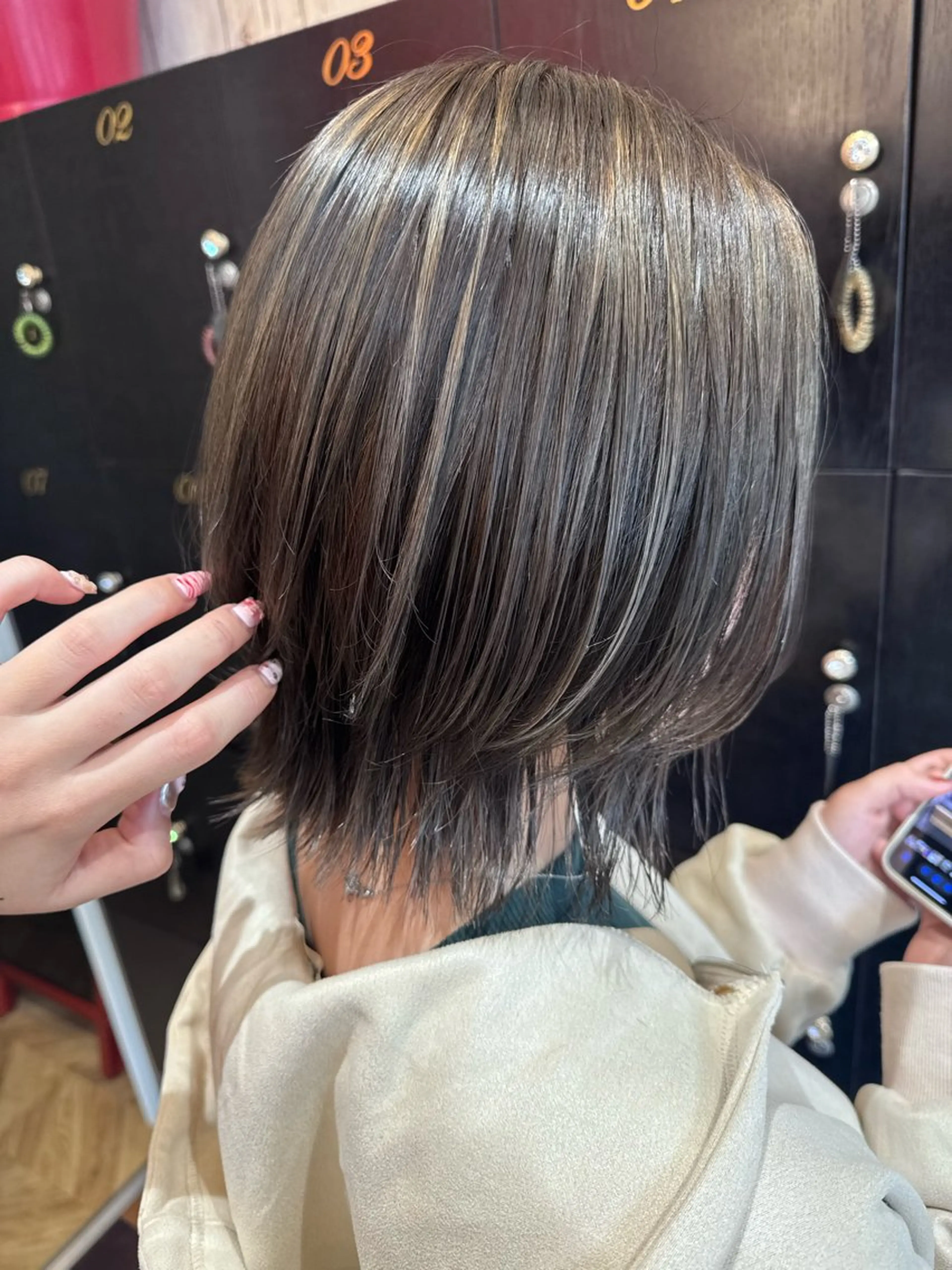 ミディアム カラー ハイライトカラー 外国人風カラー ハイライト ヘアカラー 🧸 EARTH 佃 萌海 ☁️のヘアスタイル