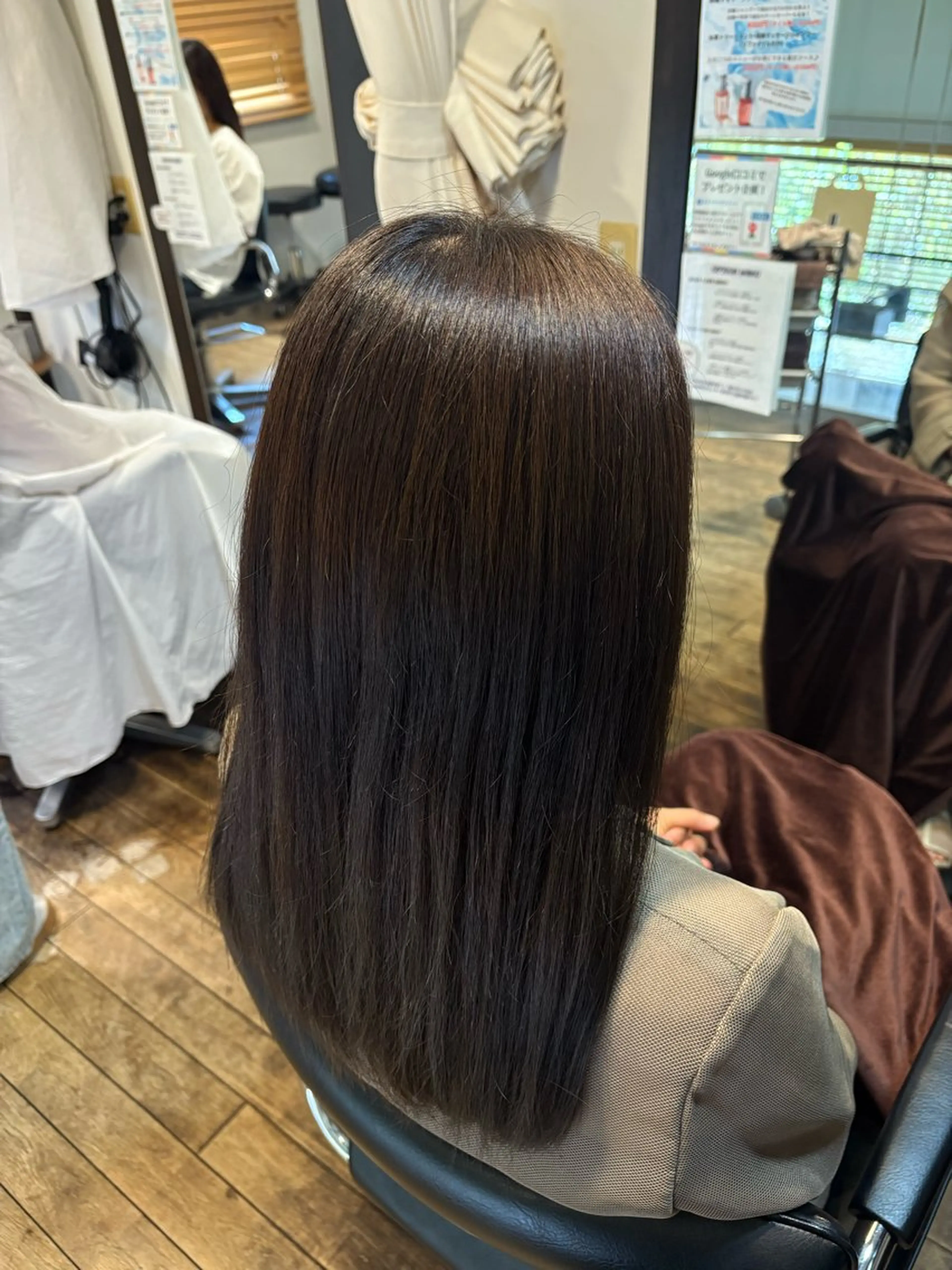 ロング カラー グレージュ 奥山 和奏のヘアスタイル