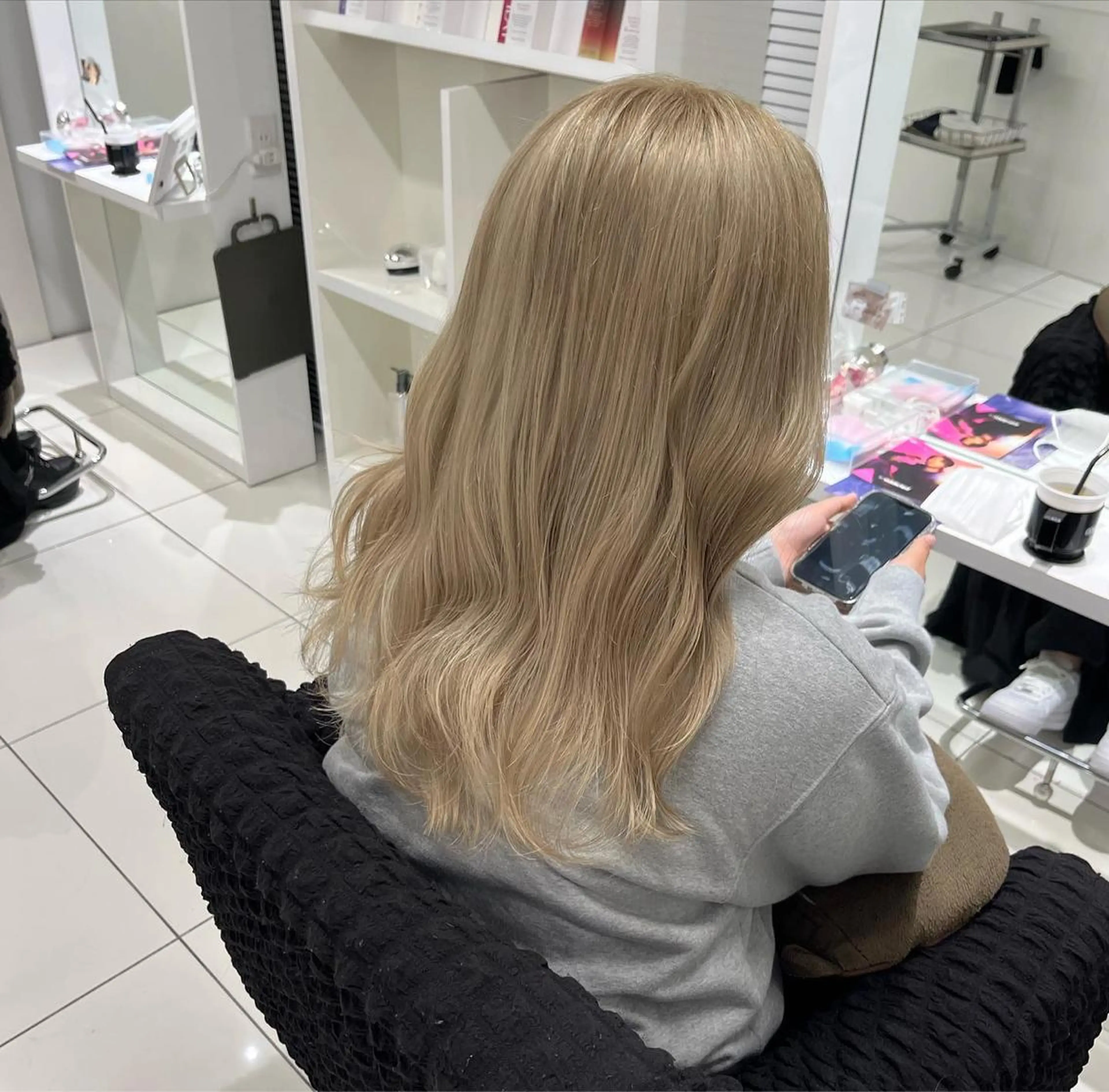 ミディアム りおな/エクステ /ミルクティーカラーのヘアスタイル