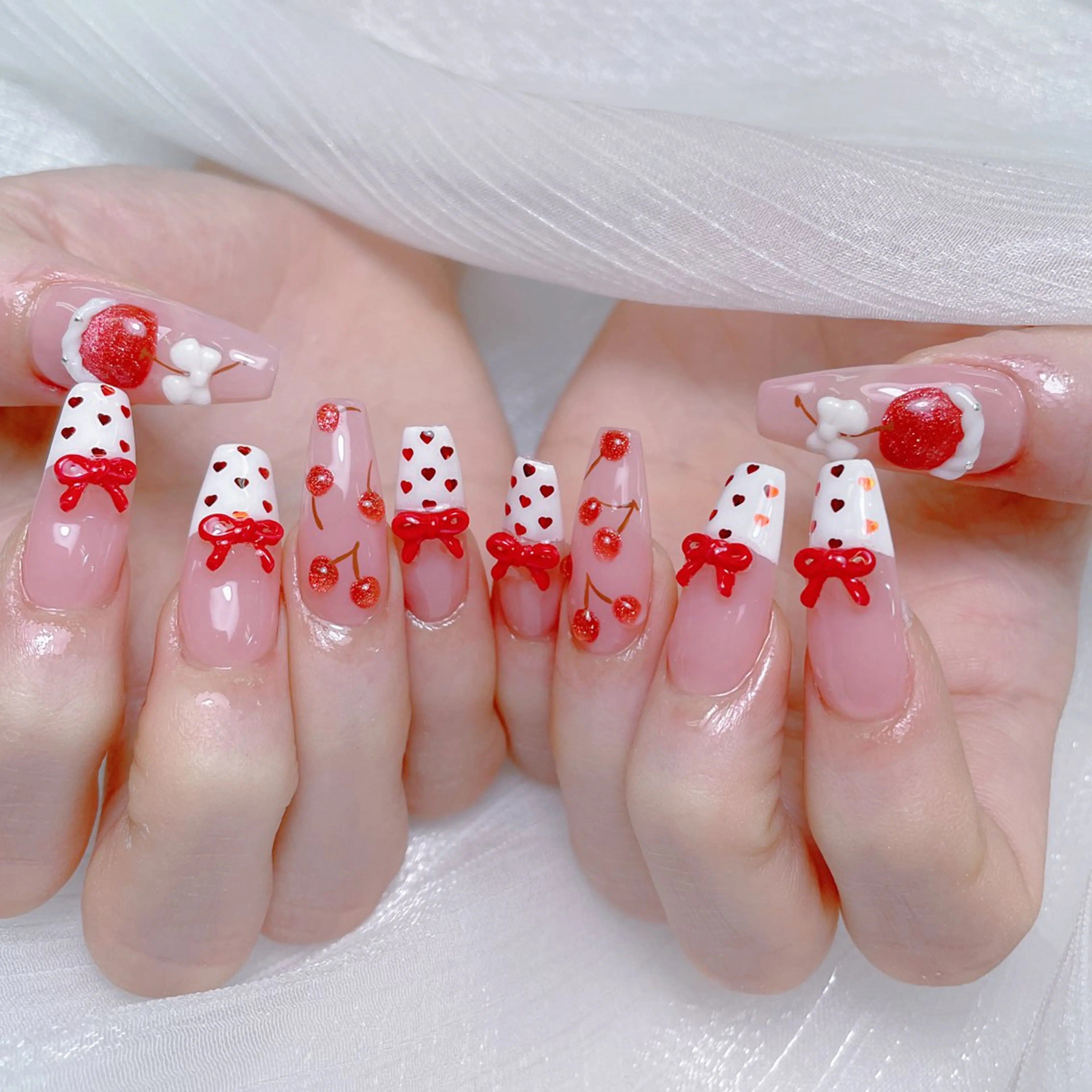 ネイル オーロラネイル フレンチネイル ハート 韓国ネイル レース ハンドネイル Melody Nail所属・Melody 3D/スカルプ専門店のネイルデザイン