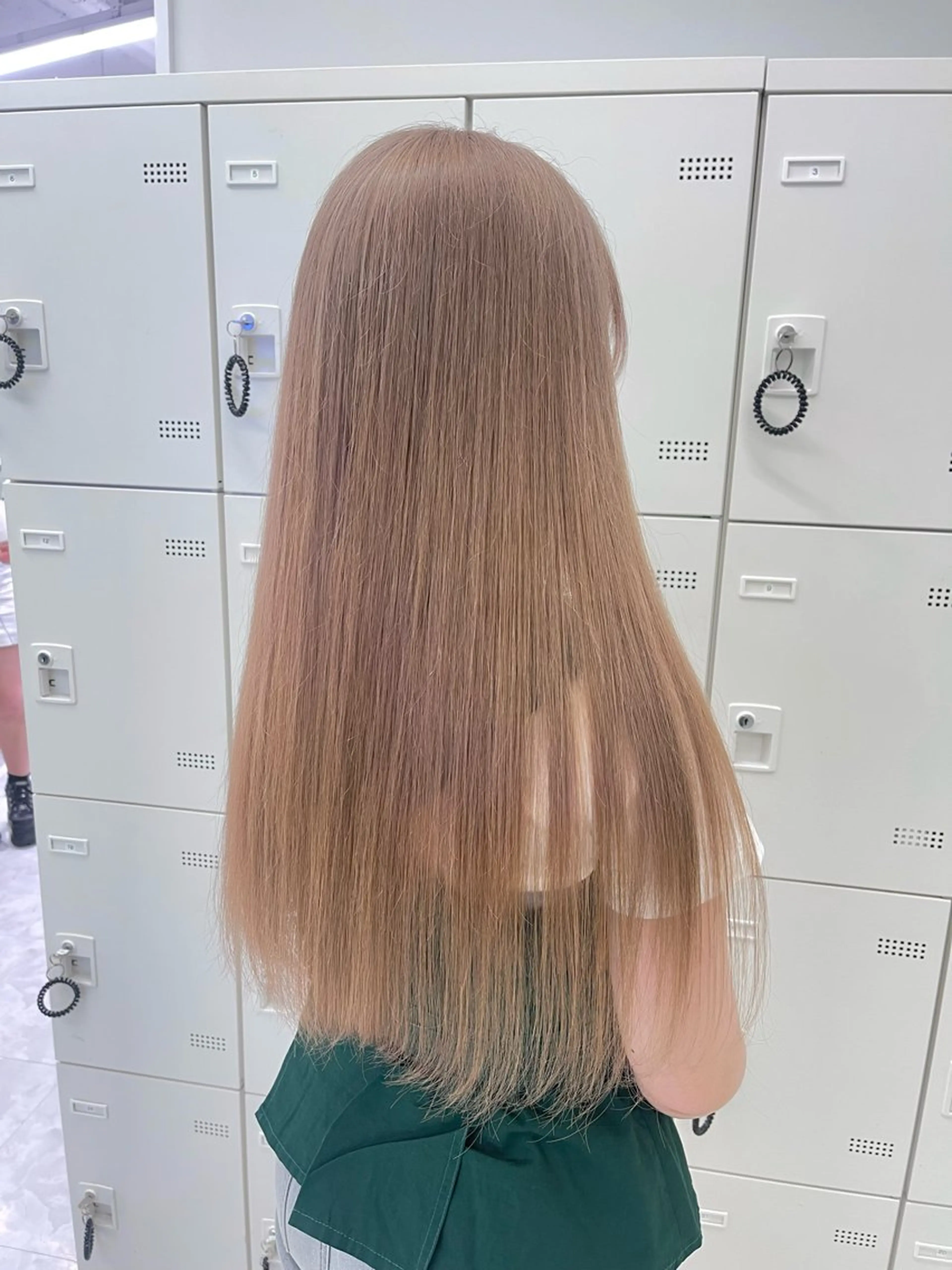 ロング カラー ヘアカラー 🤍💕ブリーチカラ ーAyaka💕🤍のヘアスタイル