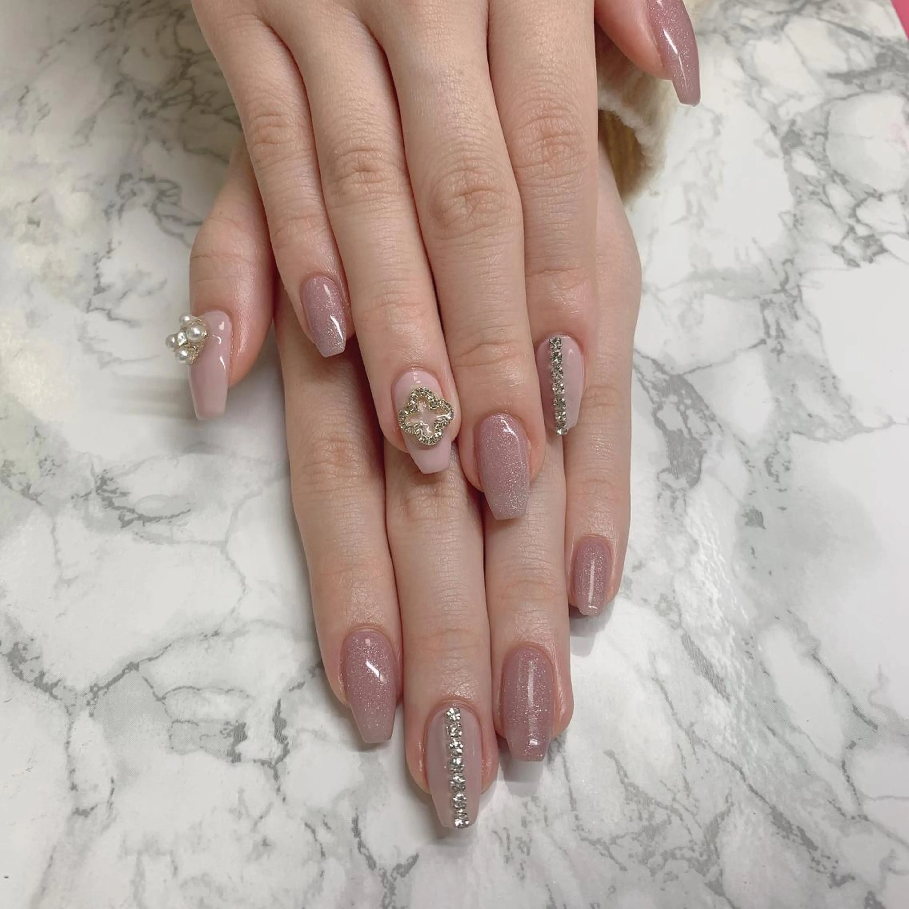 ネイル はな💎ネイル ワンホン、長さ出しのネイルデザイン