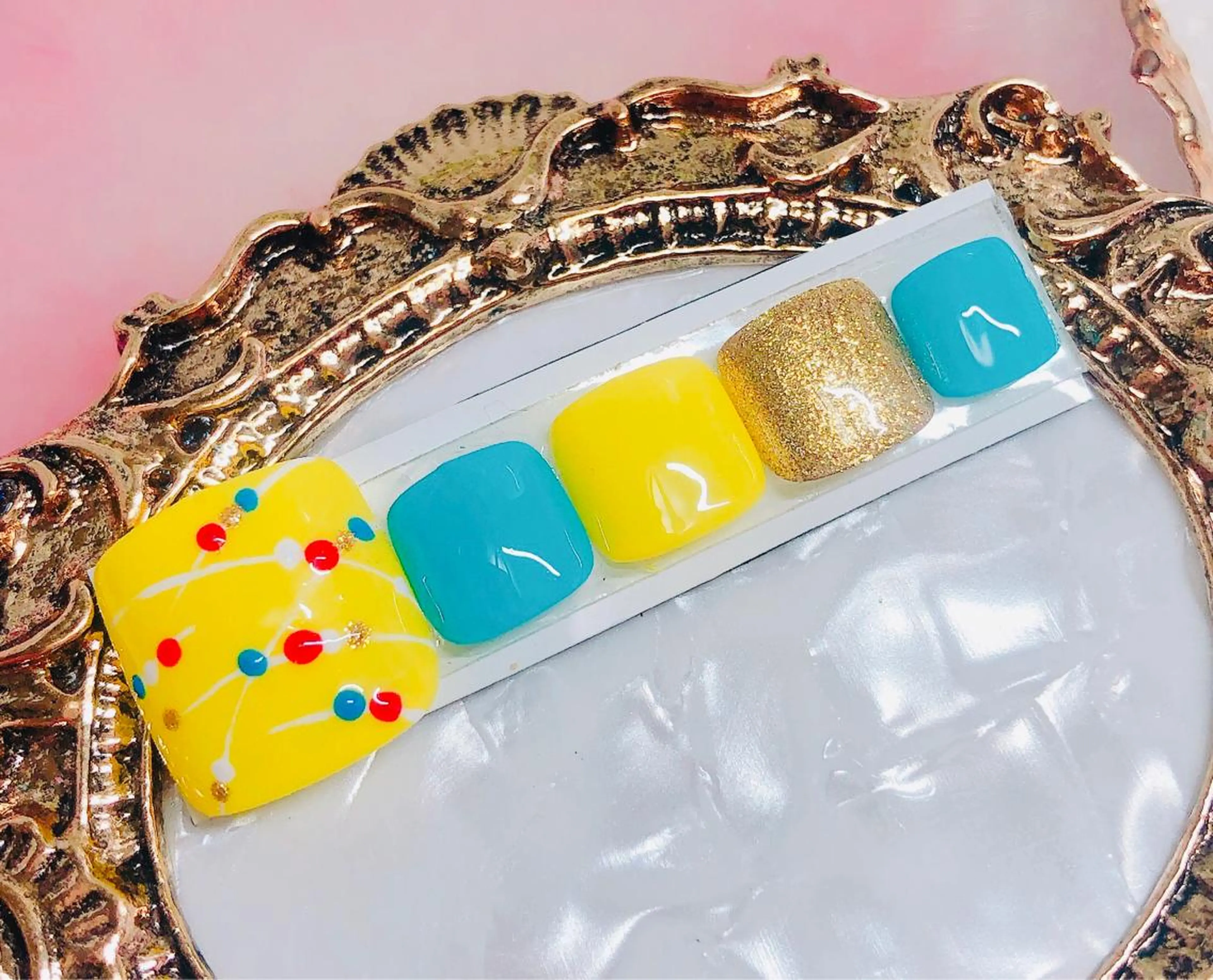 ネイル フットネイル フットネイル CROWN プライベートサロンのネイルデザイン