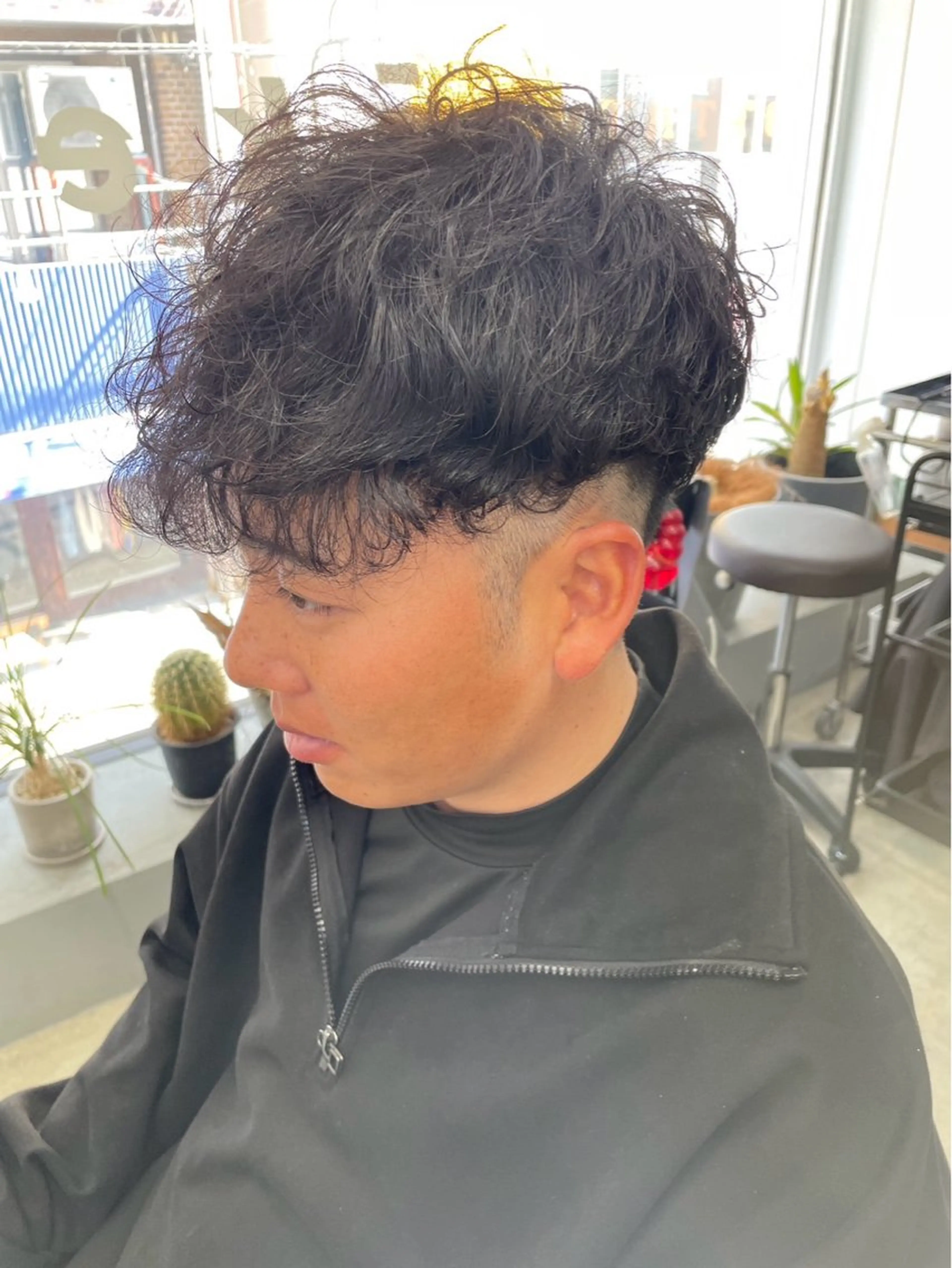 ミディアム パーマ メンズ カット パーマ メンズ専門サロン wokeのヘアスタイル