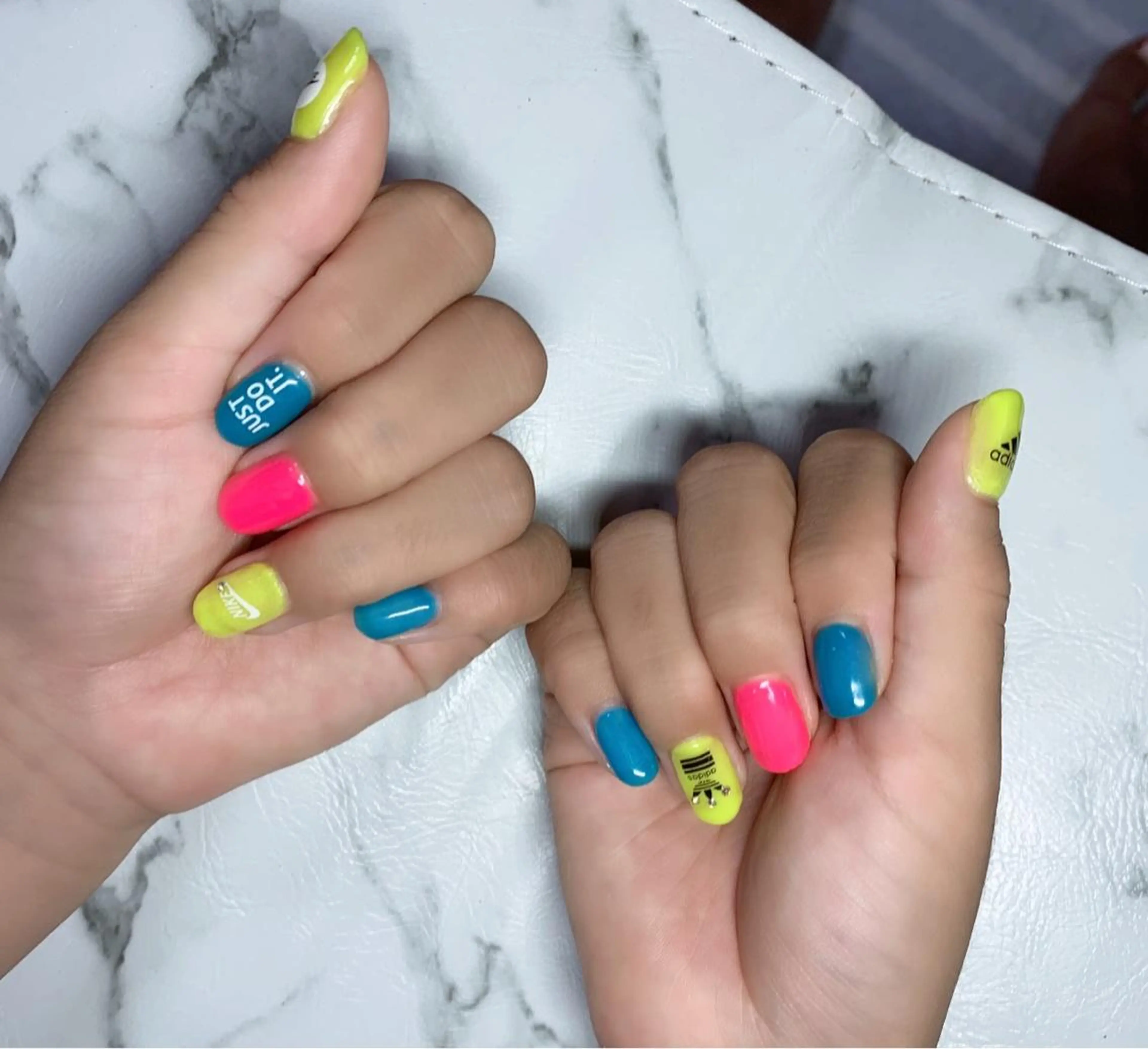 ネイル アニマル柄 アートネイル ジェルネイル ニュアンスネイル ネイルチップ ハンドネイル x.1.0.nail ♡Cのネイルデザイン