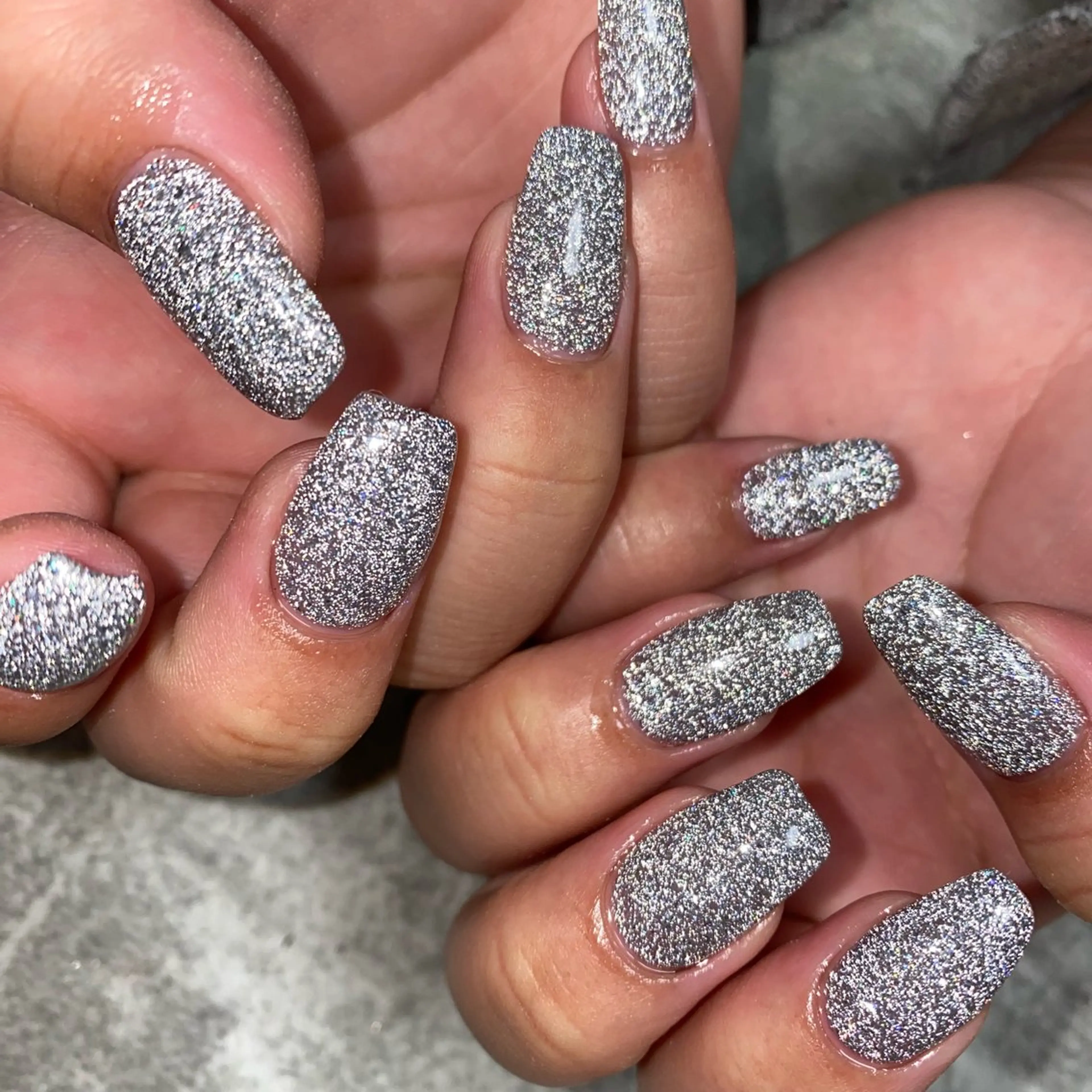 ネイル フラッシュネイル ラメ(グリッター) ワンカラーネイル シルバー スクエアネイル ハンドネイル yuki nail...のネイルデザイン