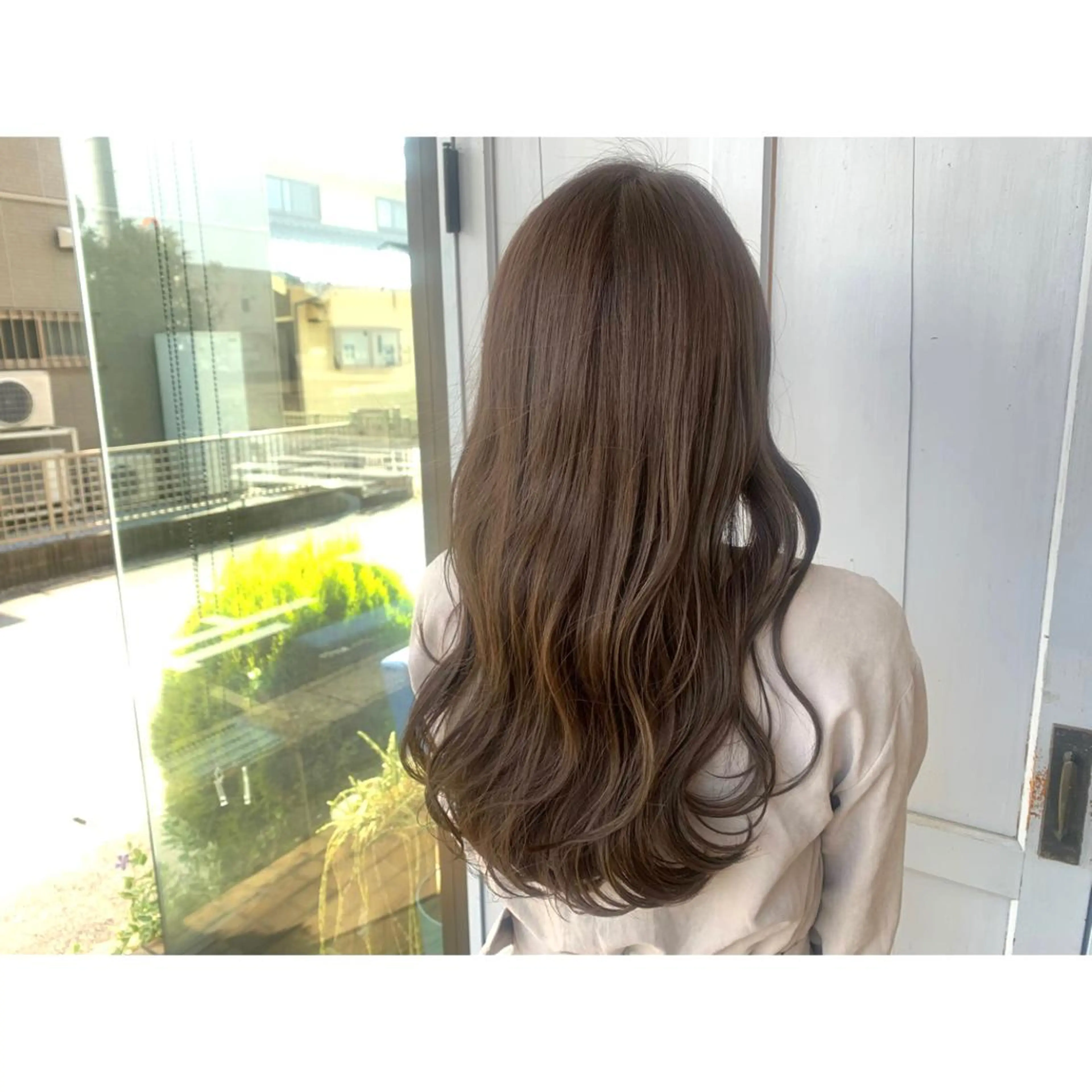 ロング カラー ベージュカラー ハイライトカラー ハイライト ヘアカラー トリートメント ツキダテ ユイのヘアスタイル