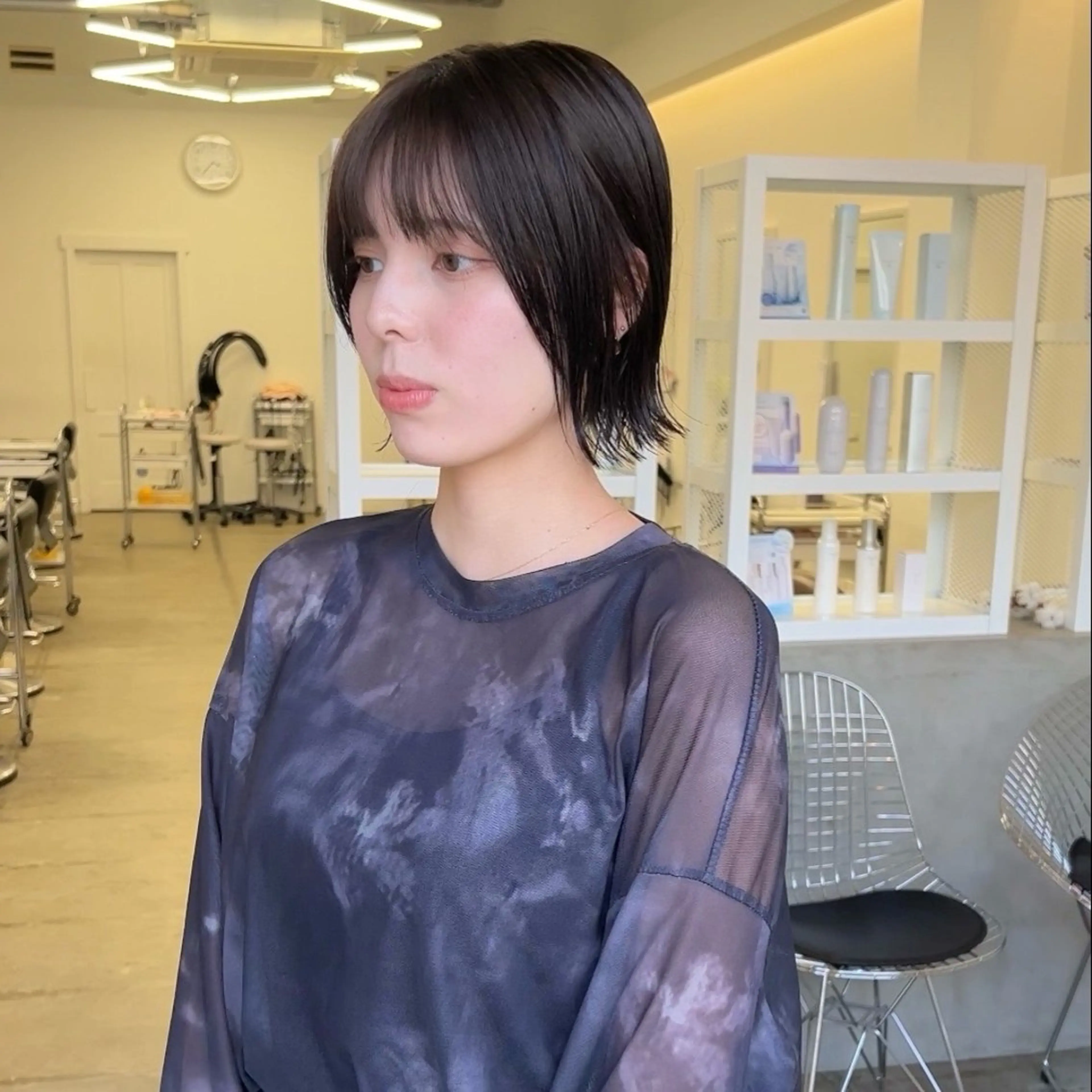 ミディアム ボブ カット ヘアカラー クロスパーマ× 透明感カラー✂︎のヘアスタイル