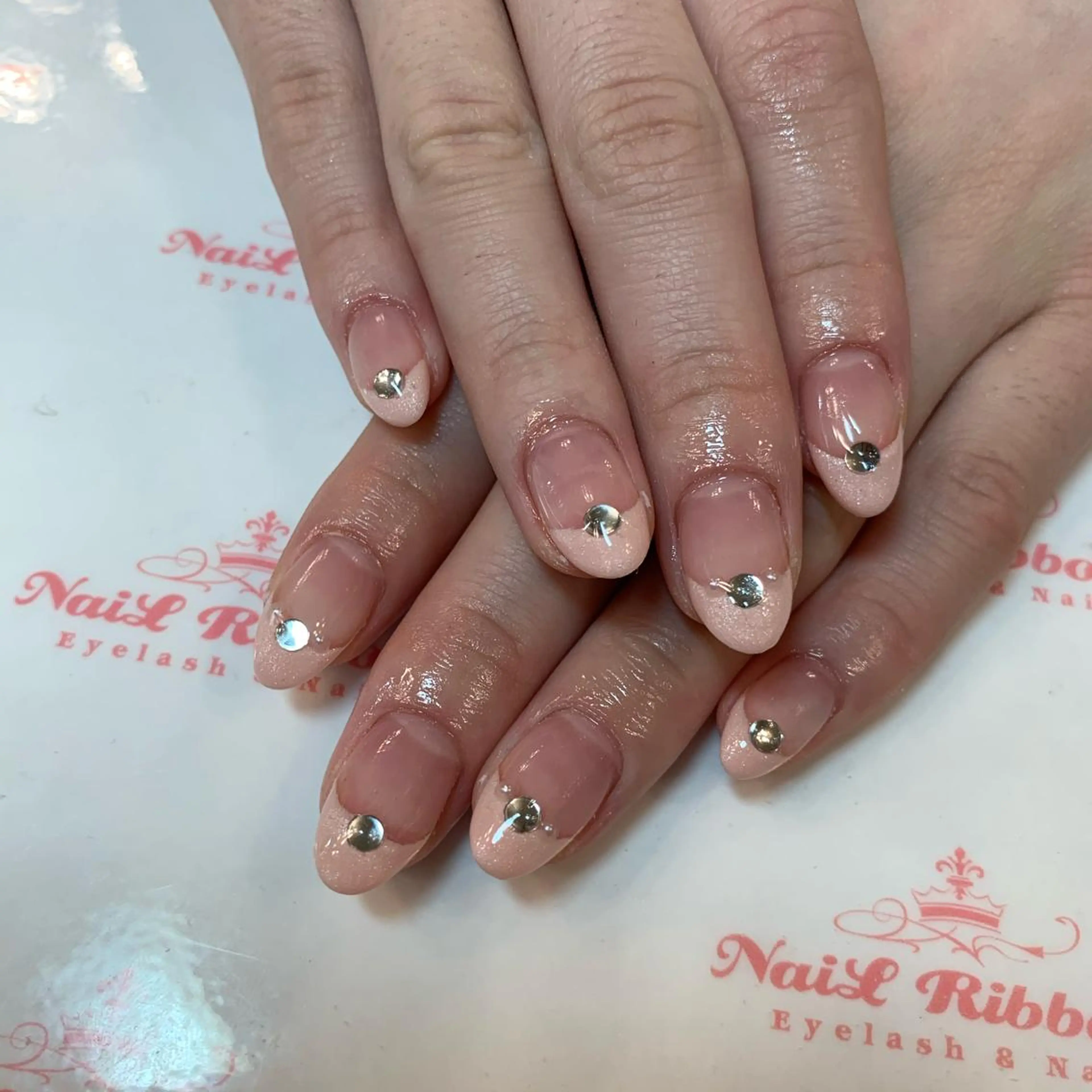 ネイル ネイルリボン 受付スタッフのネイルデザイン