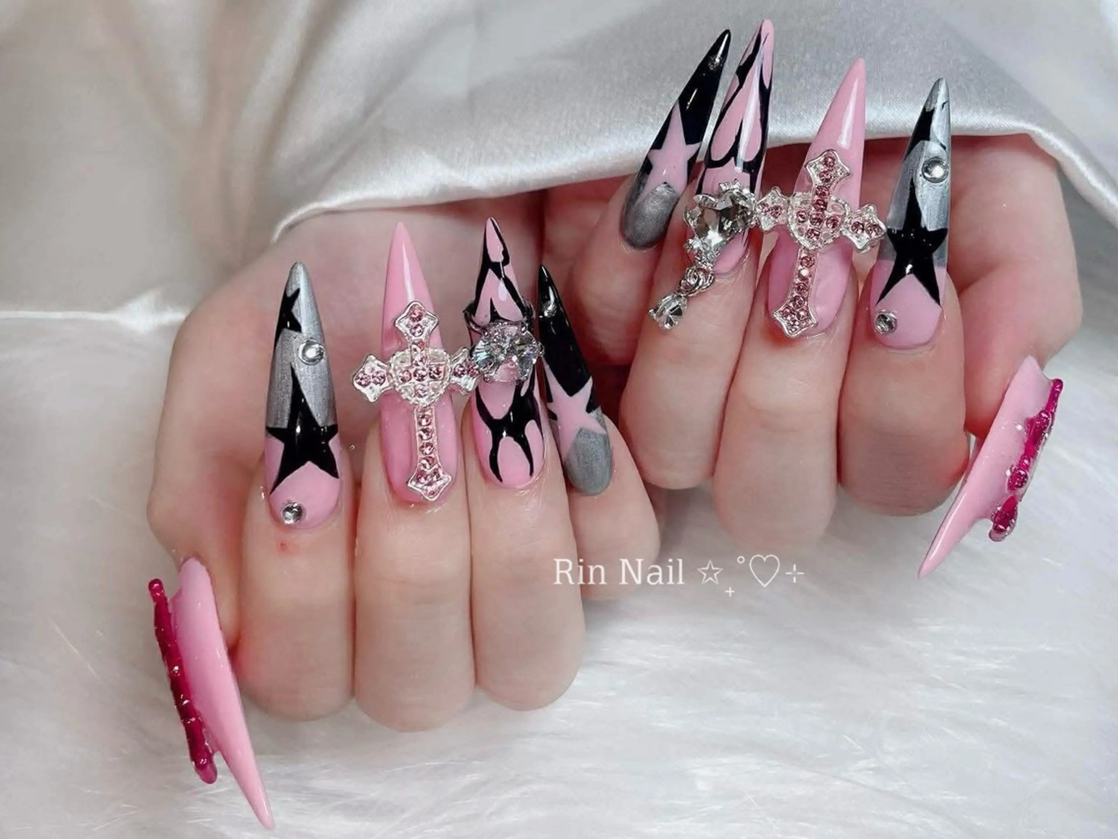 ネイル アートネイル チークネイル ジェルネイル ロングネイル マグネットネイル ハンドネイル Rin Nail 新大久保店のネイルデザイン