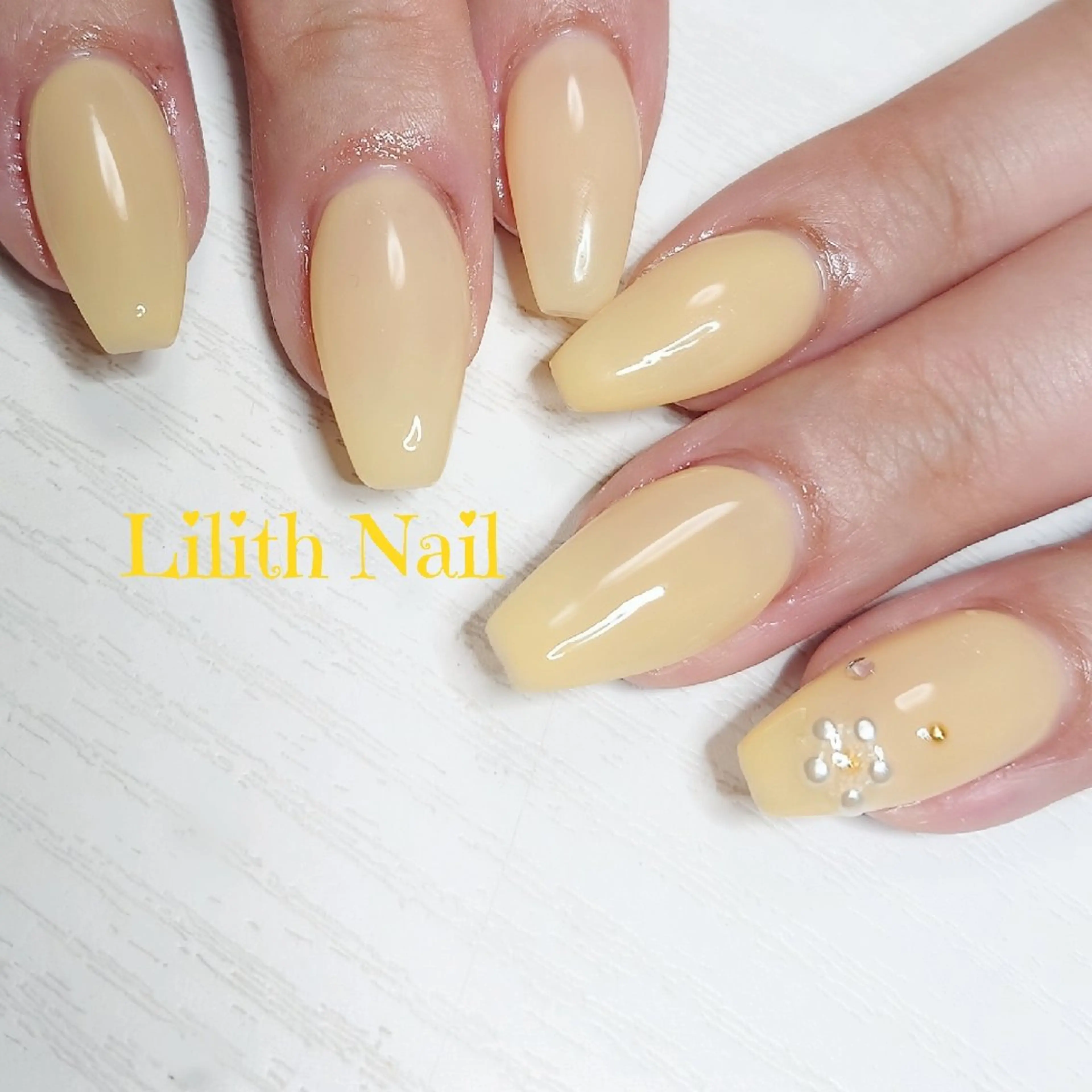 ネイル ストーンネイル ハンドネイル Lilith Nailのネイルデザイン
