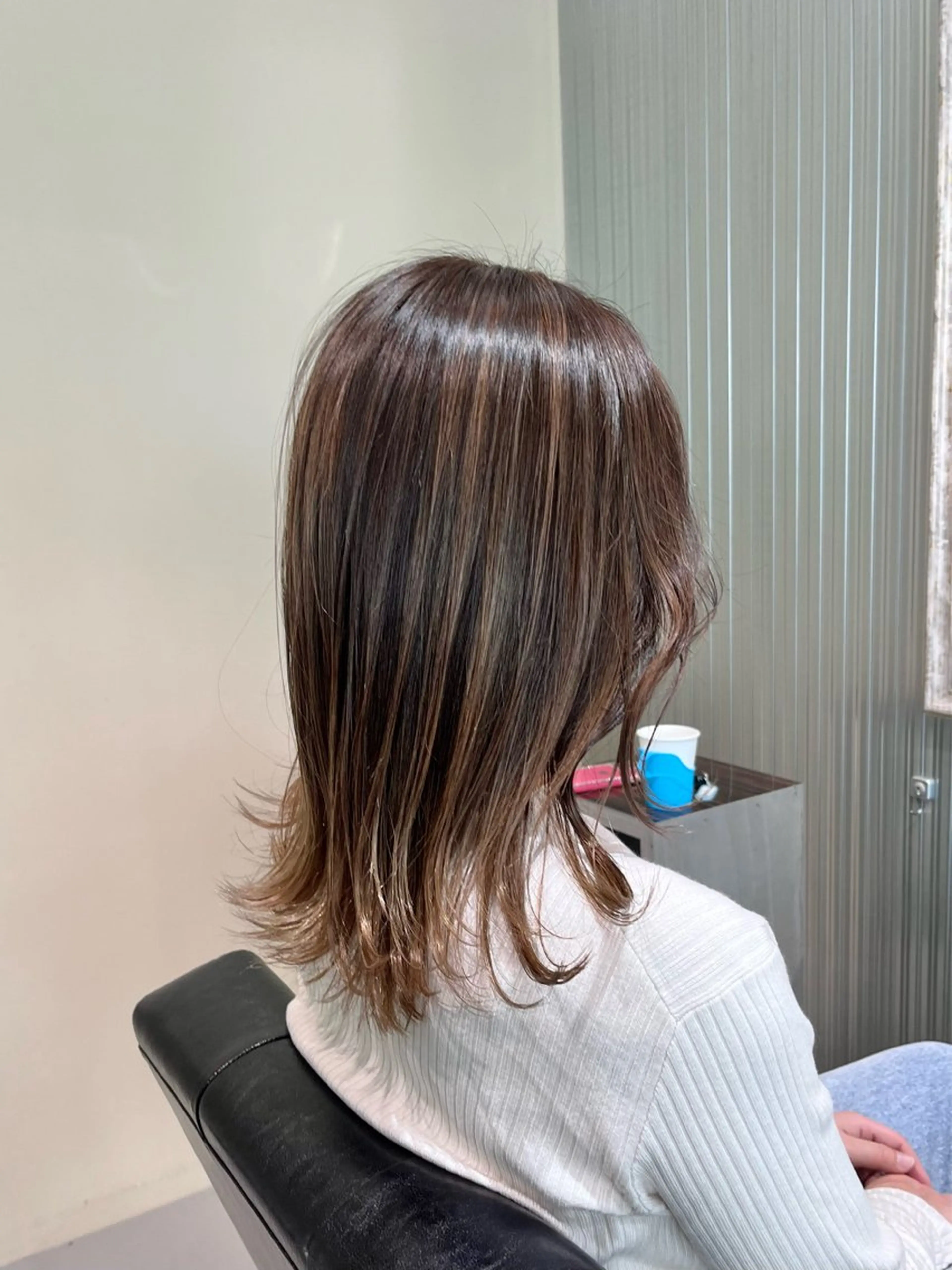 ミディアム カラー バレイヤージュ ベージュカラー ハイトーンカラー レイヤーカット KIZU 髪質改善 オカルト怪談のヘアスタイル