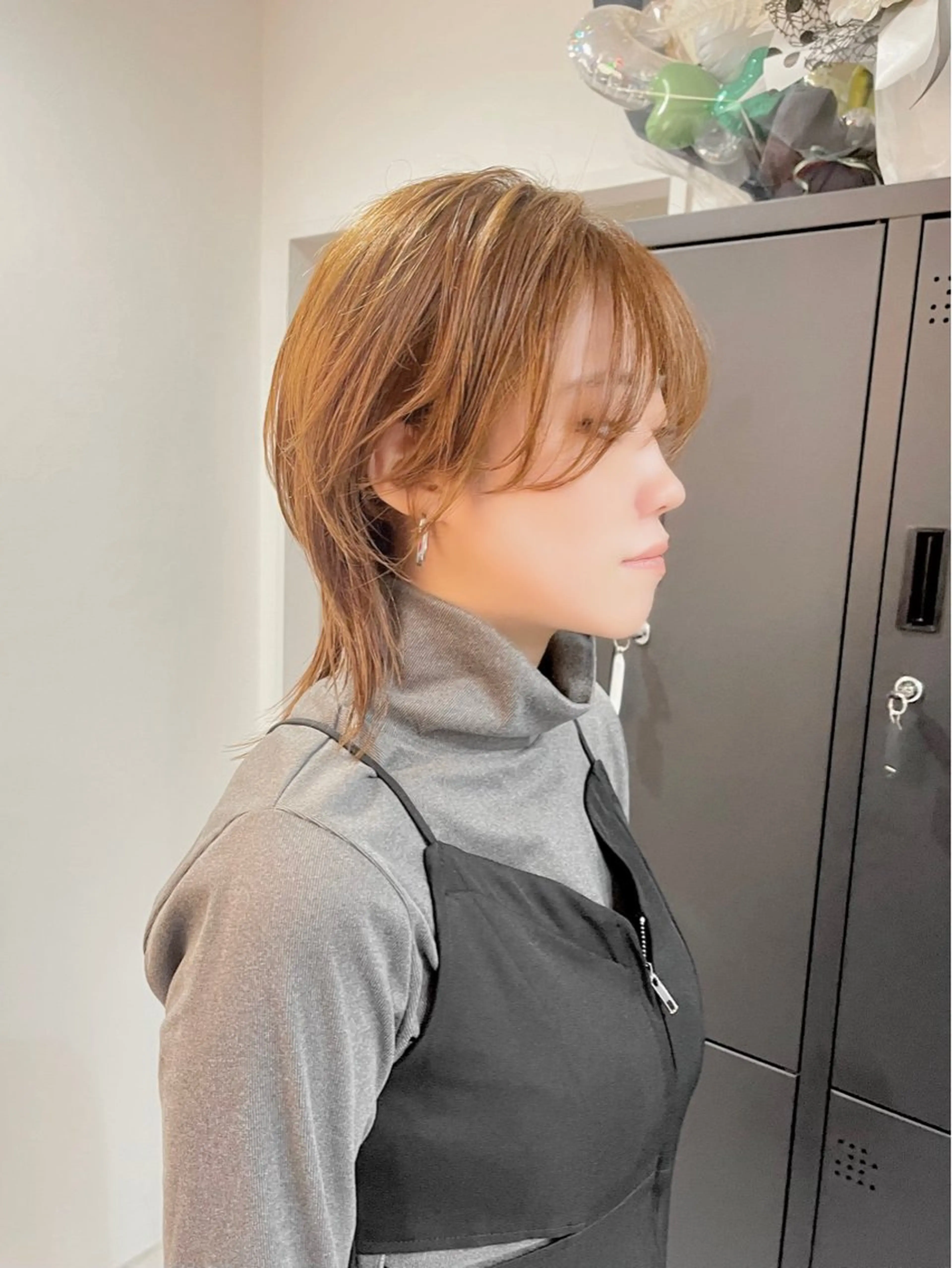 ミディアム 伸ばしかけ レイヤーカット 小顔カット ウルフカット Homey Kyoto所属・透明感カラー、暖色 似合わせレイヤー矢作のヘアスタイル