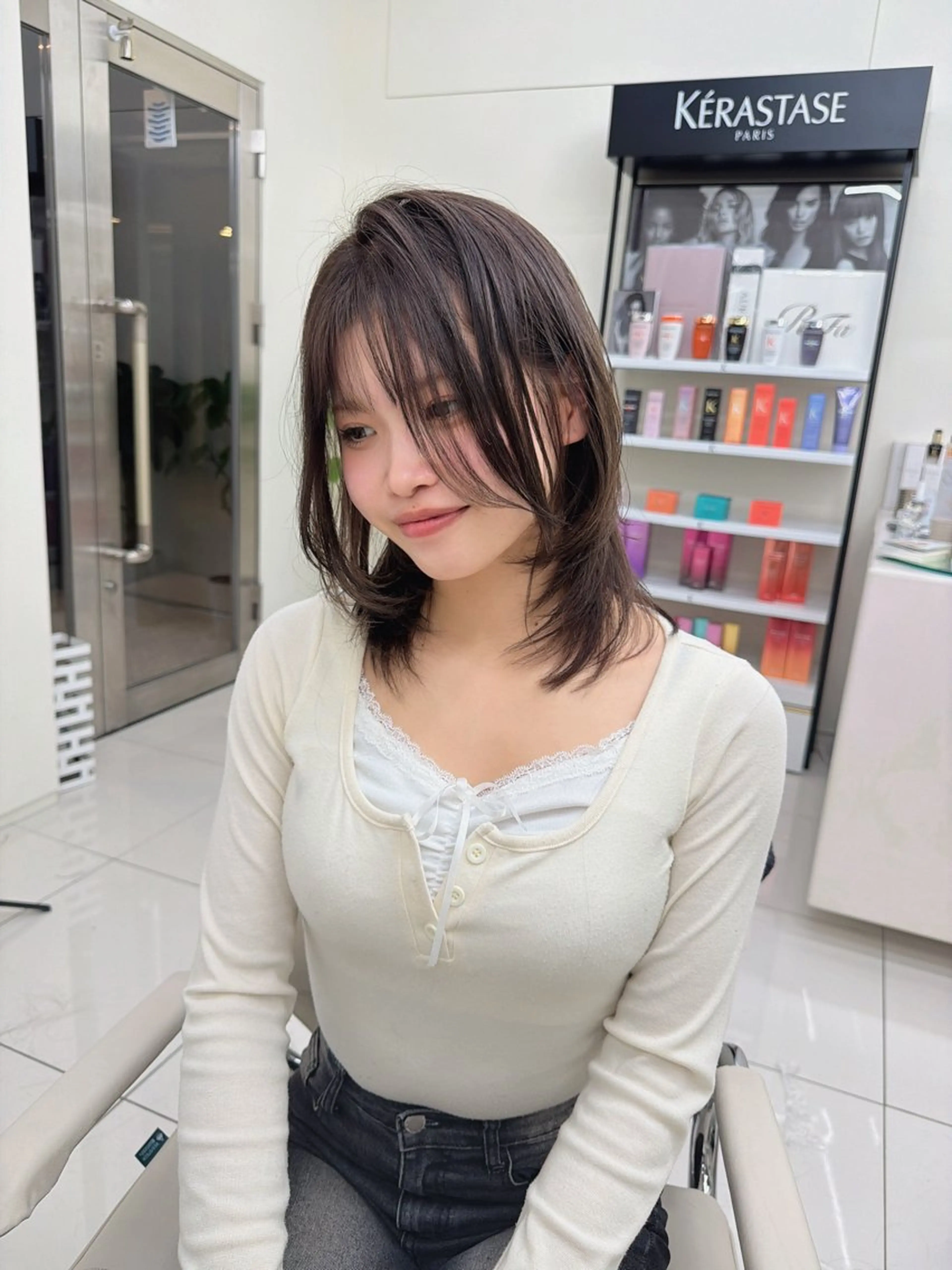 ミディアム レイヤーカット カット ヘアメイクコル所属・中前 頼希のヘアスタイル