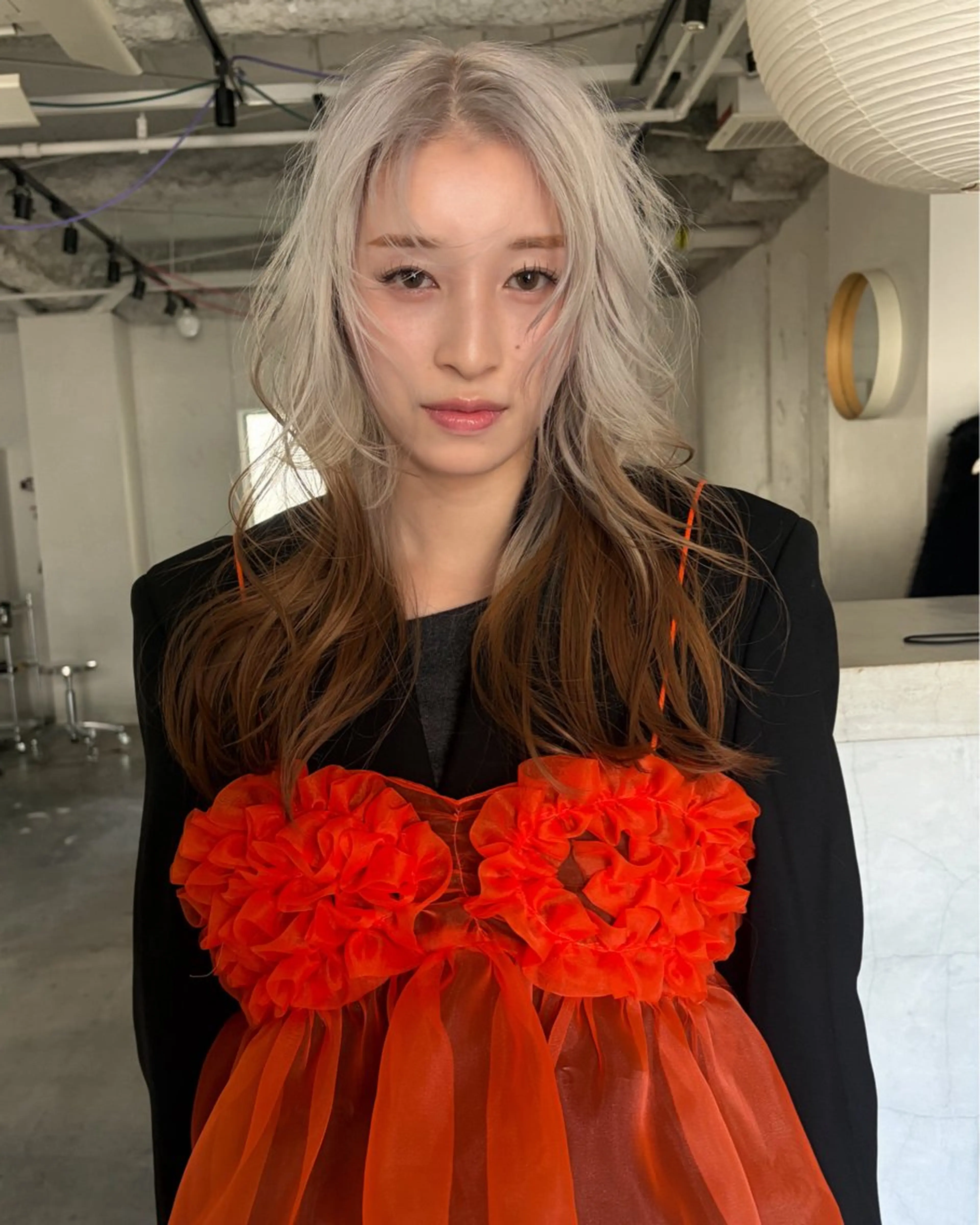 ロング カラー ハイトーンカラー レイヤーカット カット ヘアカラー トリートメント Loom.所属・村上雅人 ナチュラルモードのヘアスタイル