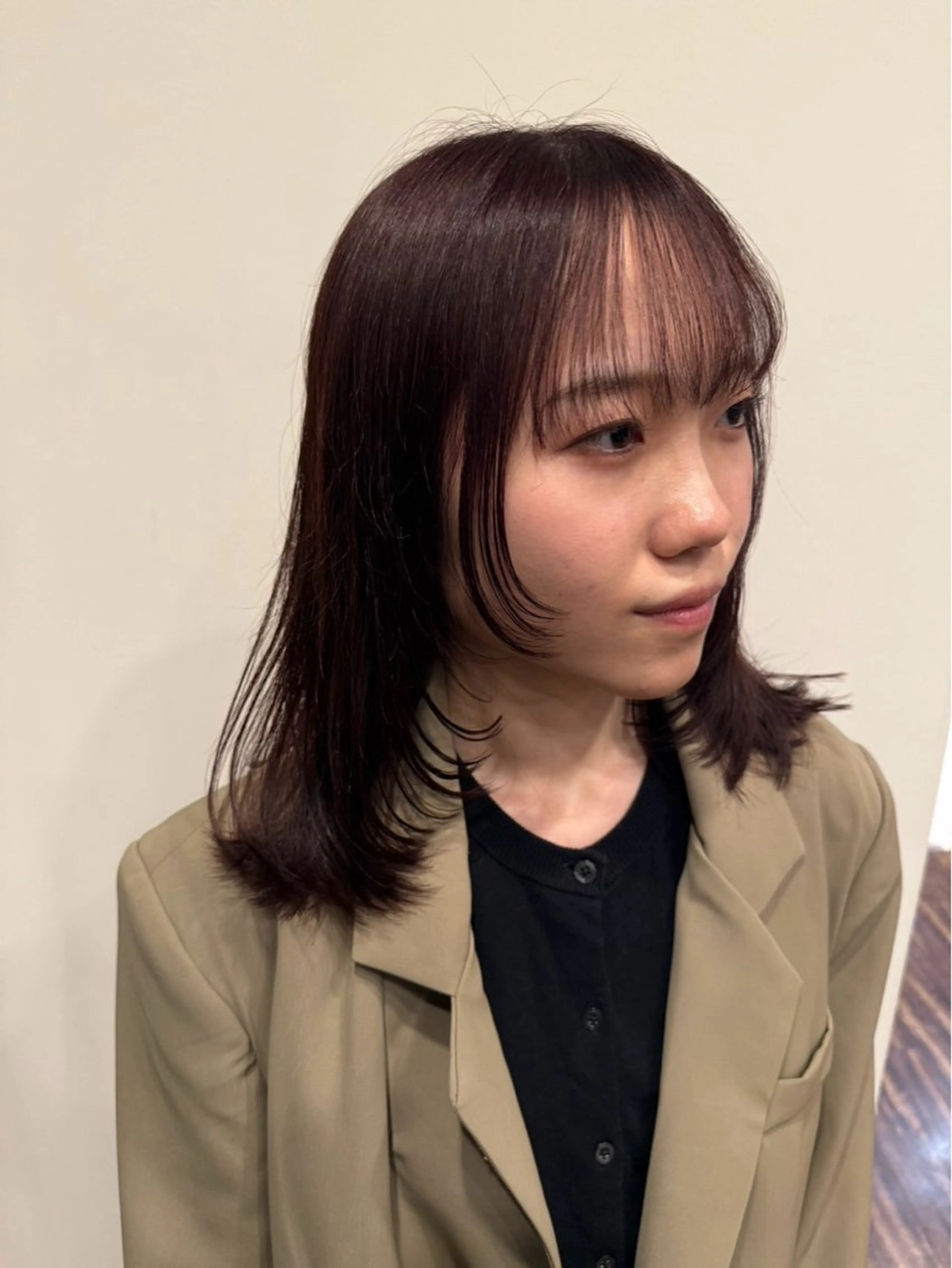 ミディアム 顔まわりレイヤー レイヤーカット ヤスダ ホノカのヘアスタイル