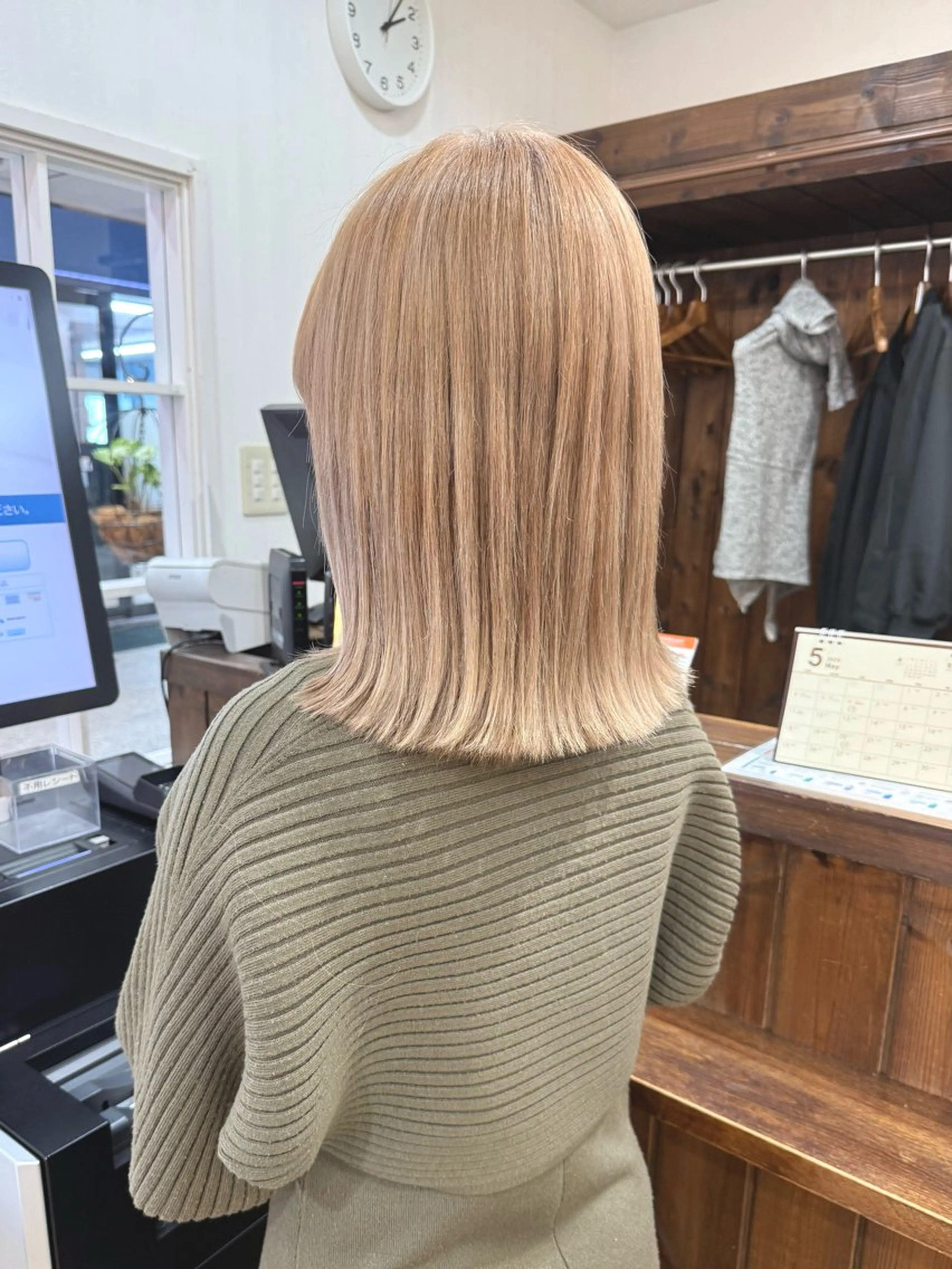 ミディアム カラー ヘアアレンジ バレイヤージュ ベージュカラー ミルクティーベージュ レイヤーカット ヘアカラー 💖メンズモデル 募集/晴香💖のヘアスタイル