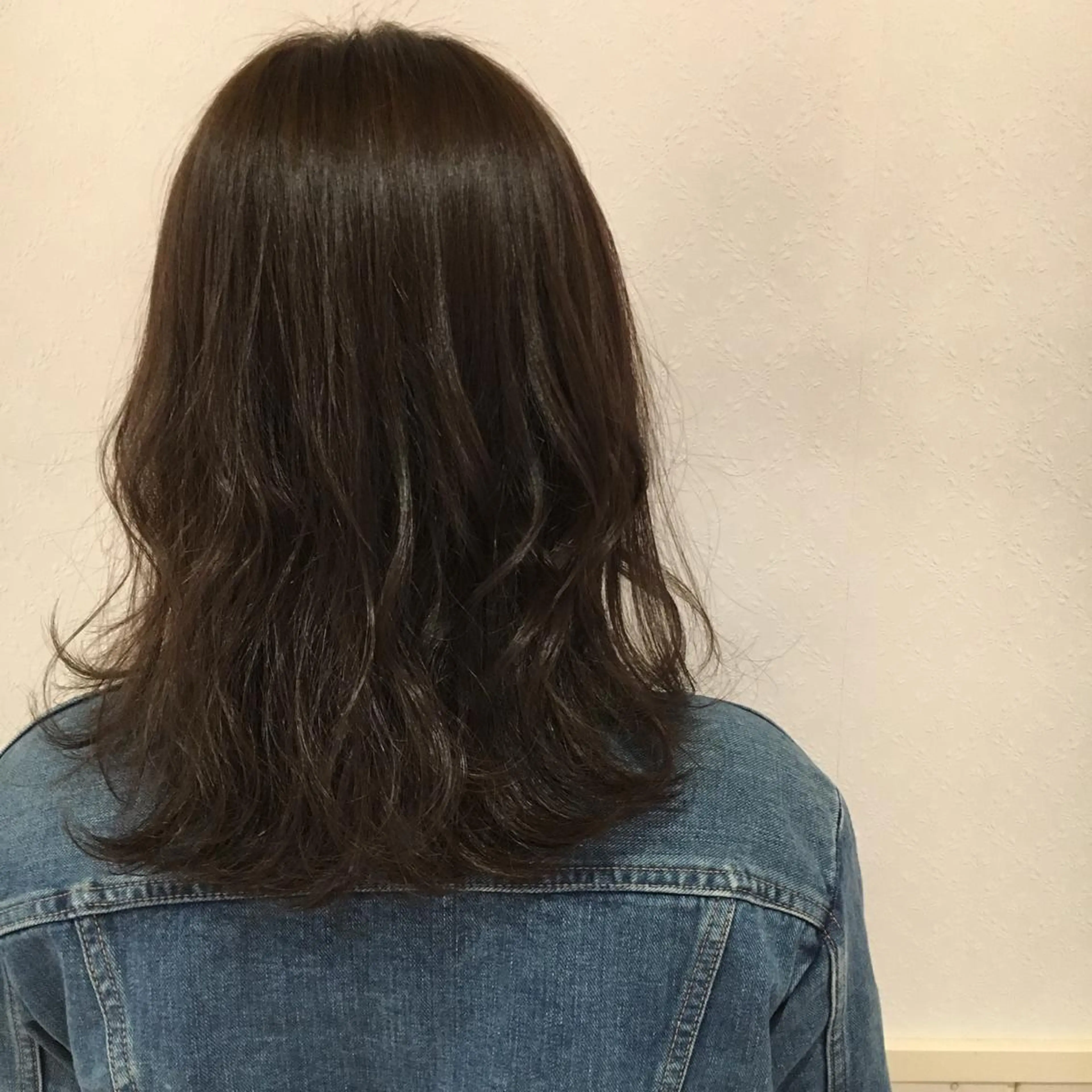 ミディアム カラー 宮内 真乃のヘアスタイル