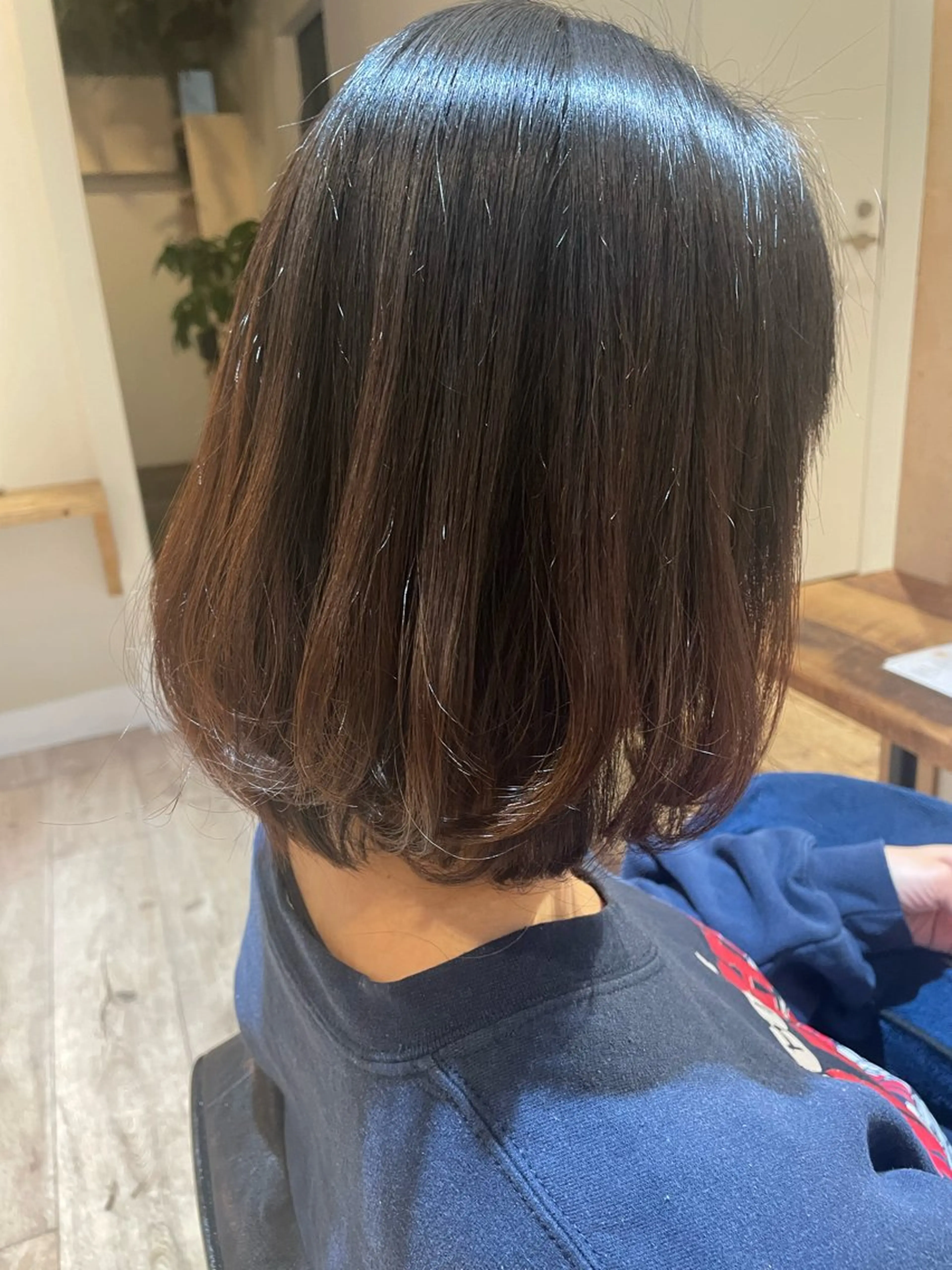 ミディアム ふくだももこ🍑 すっきりショートのヘアスタイル