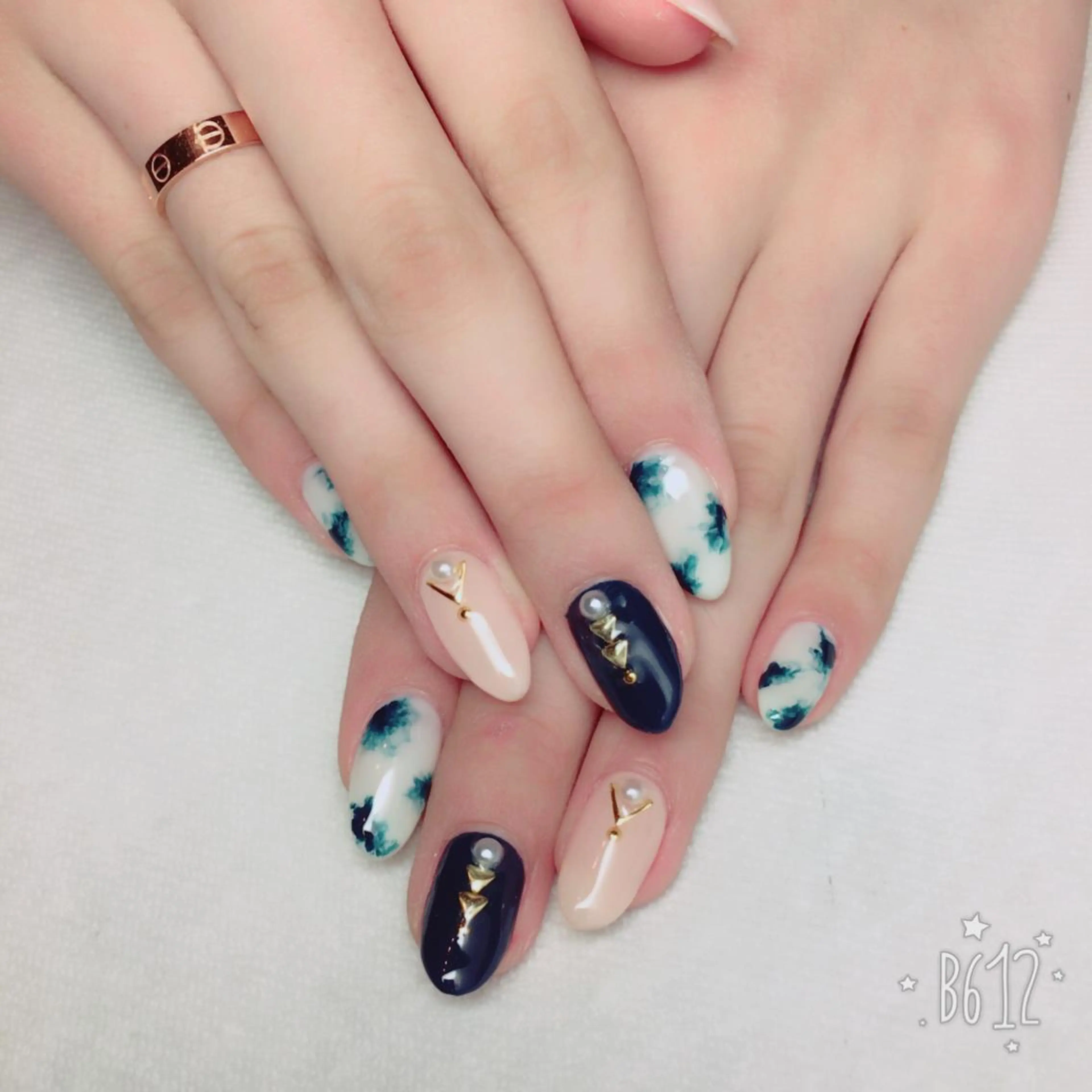 ネイル ネイビー THECOLORS所属・近貞 莉奈のネイルデザイン