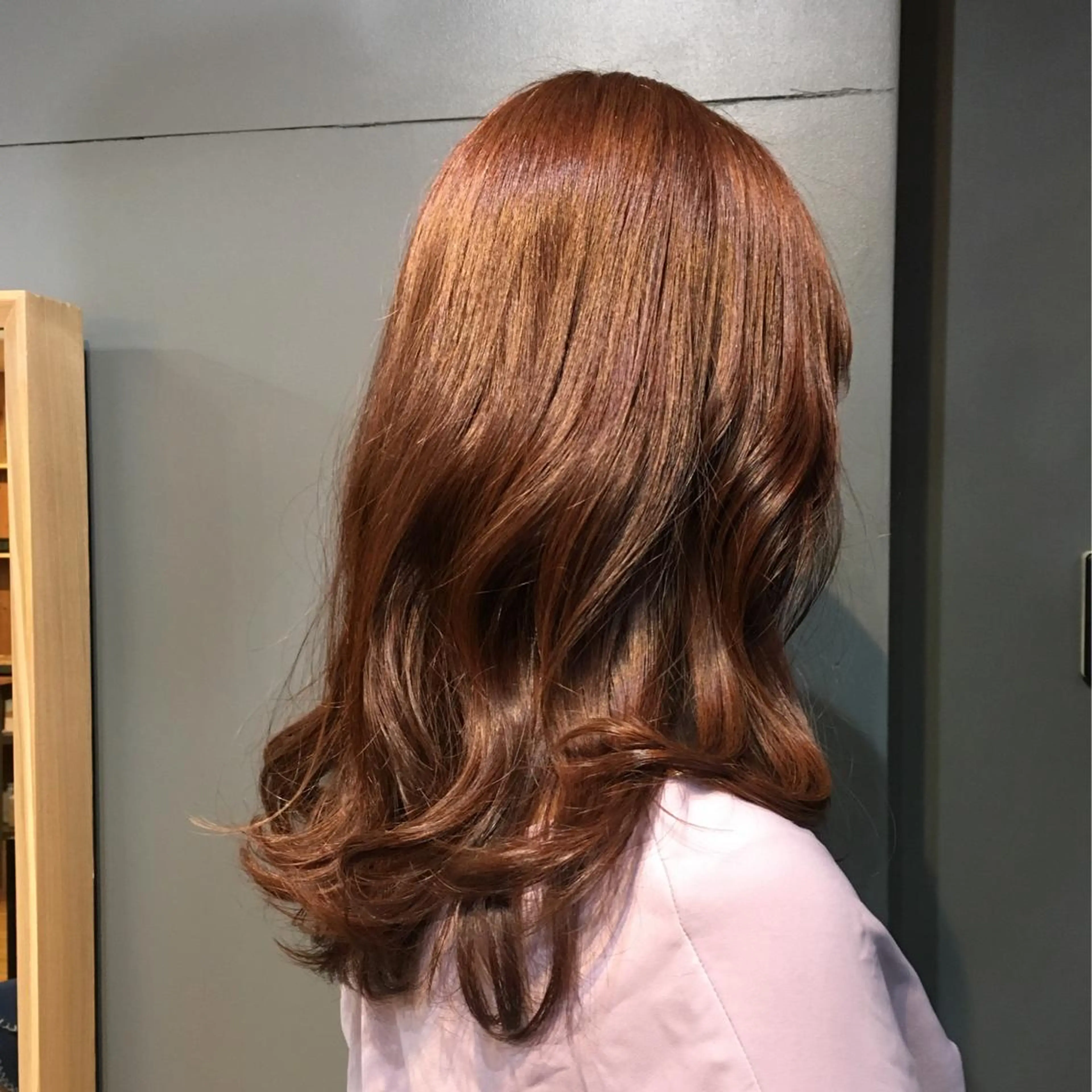 ロング カラー パーマ ベージュカラー ピンクカラー ピンクベージュ ヘアカラー 佐藤 実咲のヘアスタイル