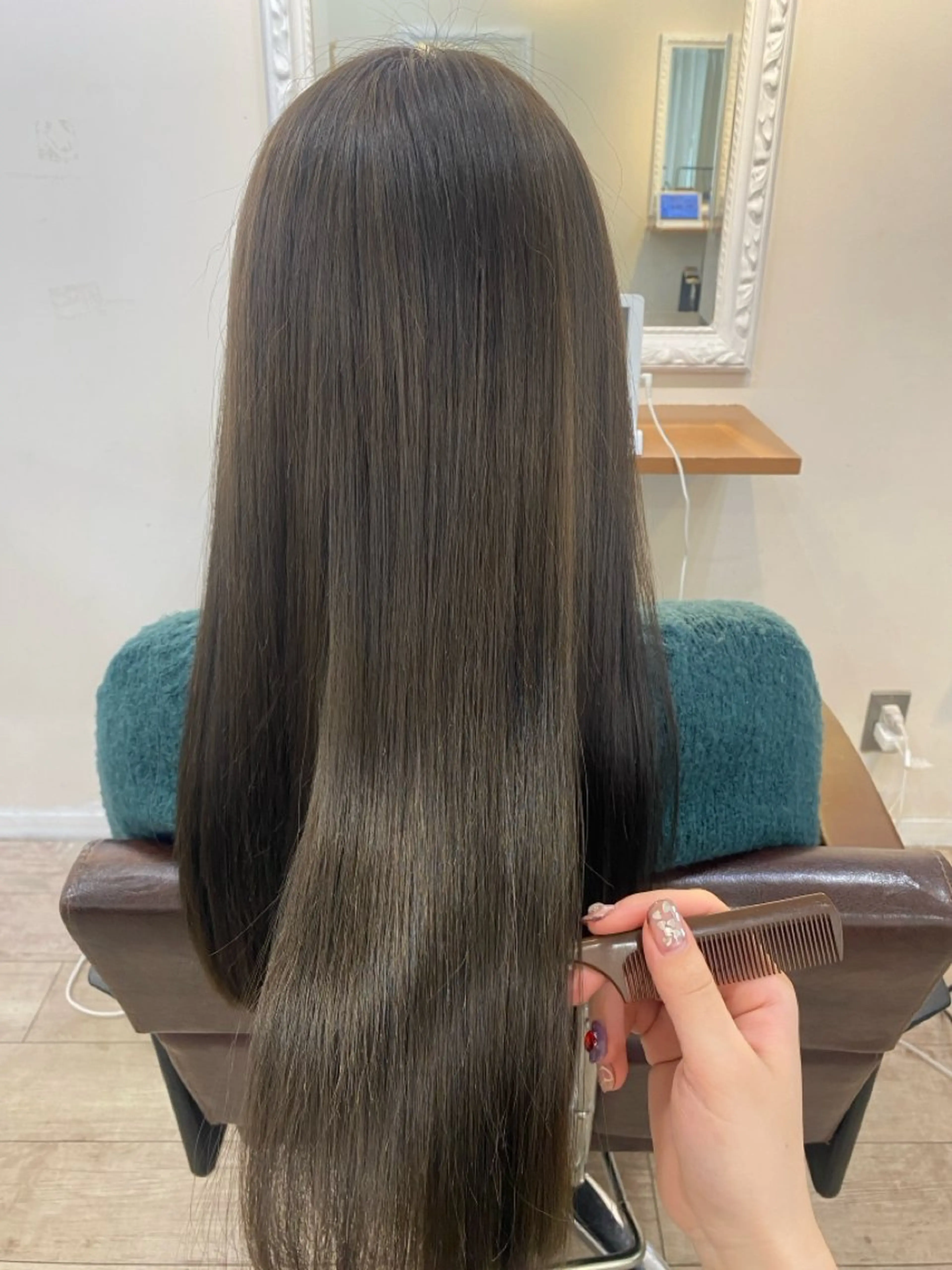 ロング 松井 優佳のヘアスタイル