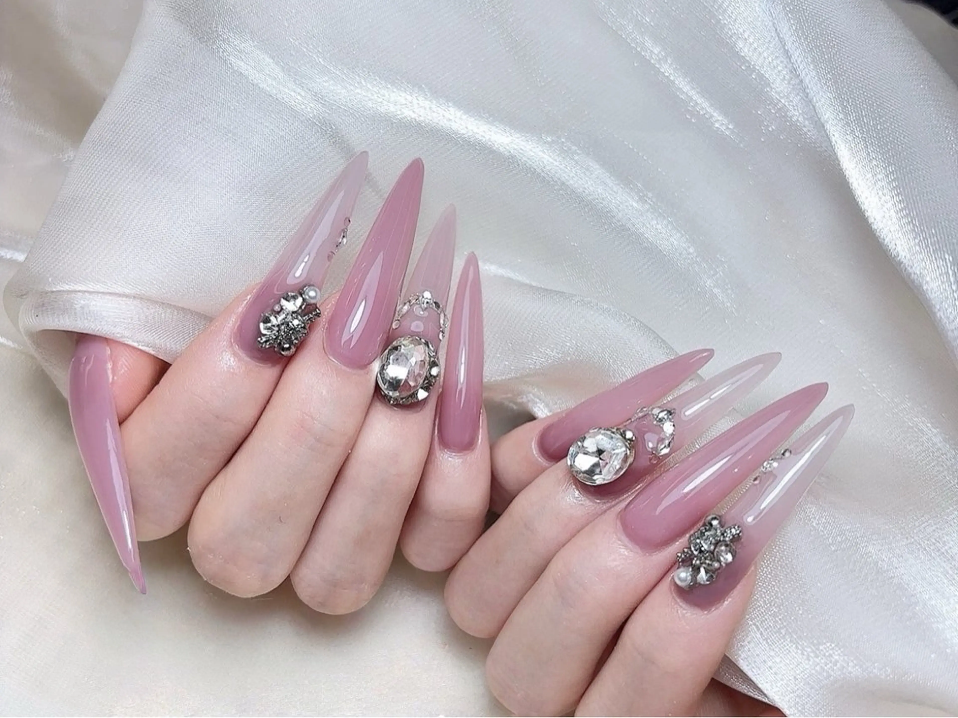 ロング ハンドネイル Moomi nail salonのネイルデザイン