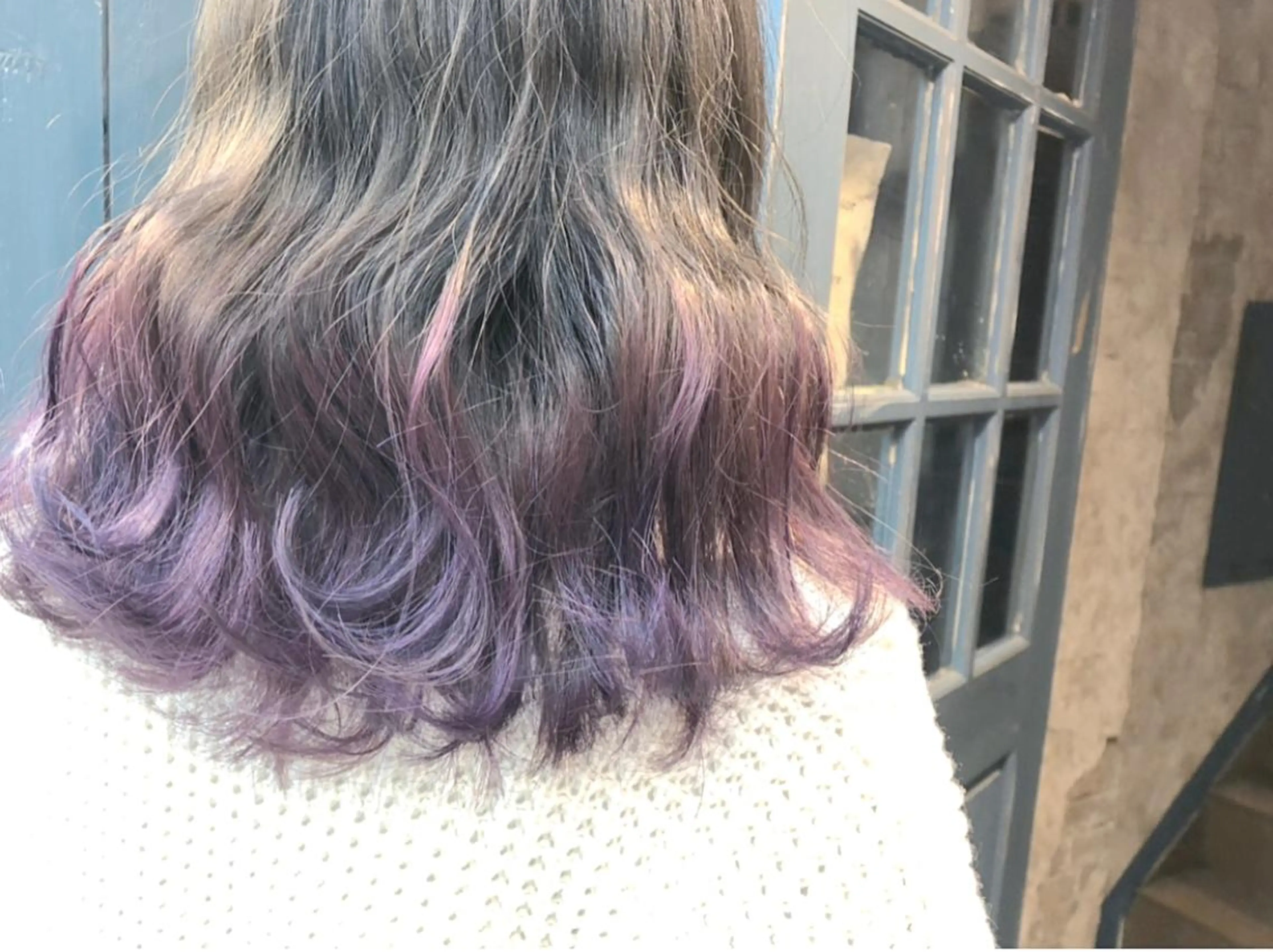ロング カラー ブリーチ、パーマ 西部笑のヘアスタイル