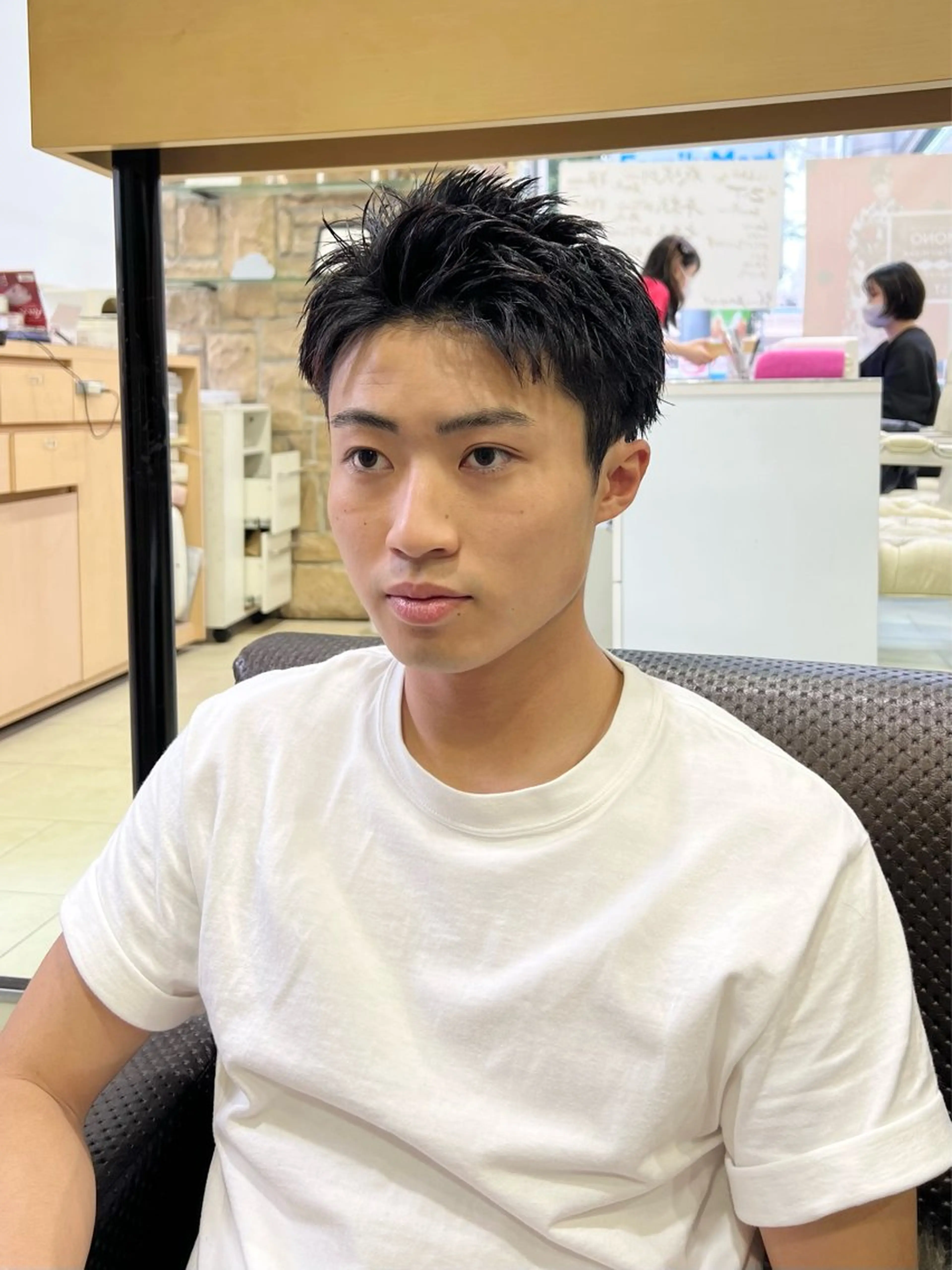 ショート パーマ メンズ アイブロウ ﾎｯﾄﾍﾟｯﾊﾟｰ に移行中【かな】のヘアスタイル