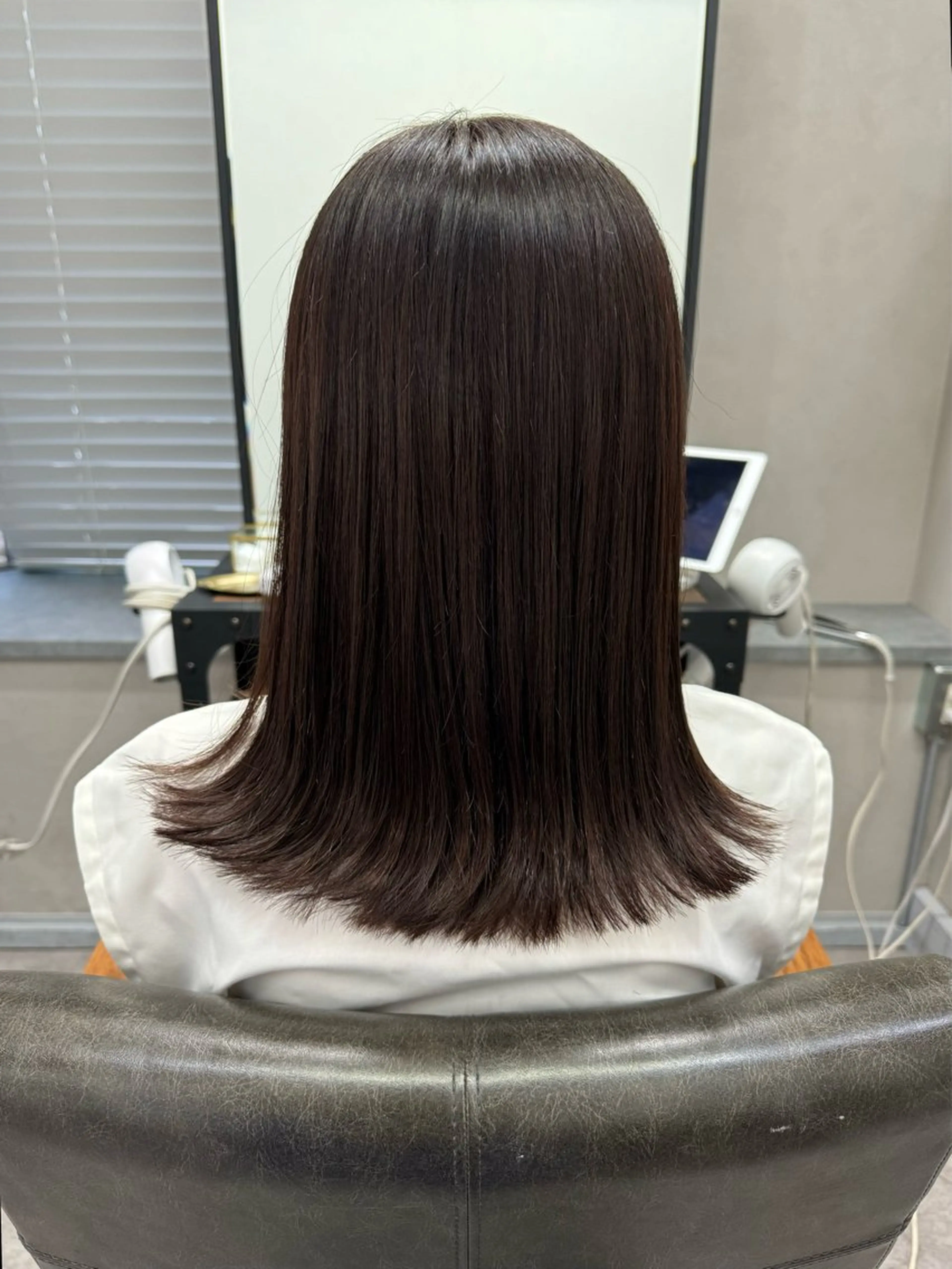 ミディアム カット ヘアカラー NAVY／airi 完全完結型個室サロンのヘアスタイル