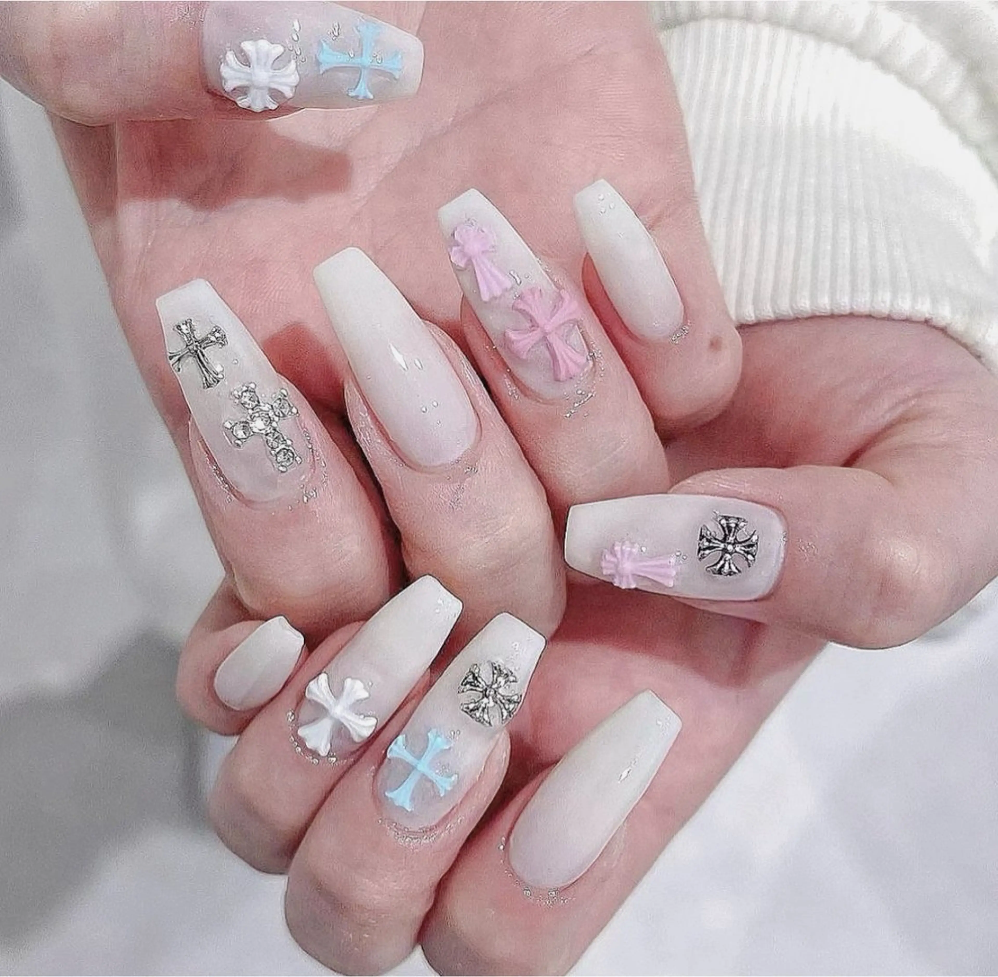 セミロング ハンドネイル 小方 サトミのネイルデザイン