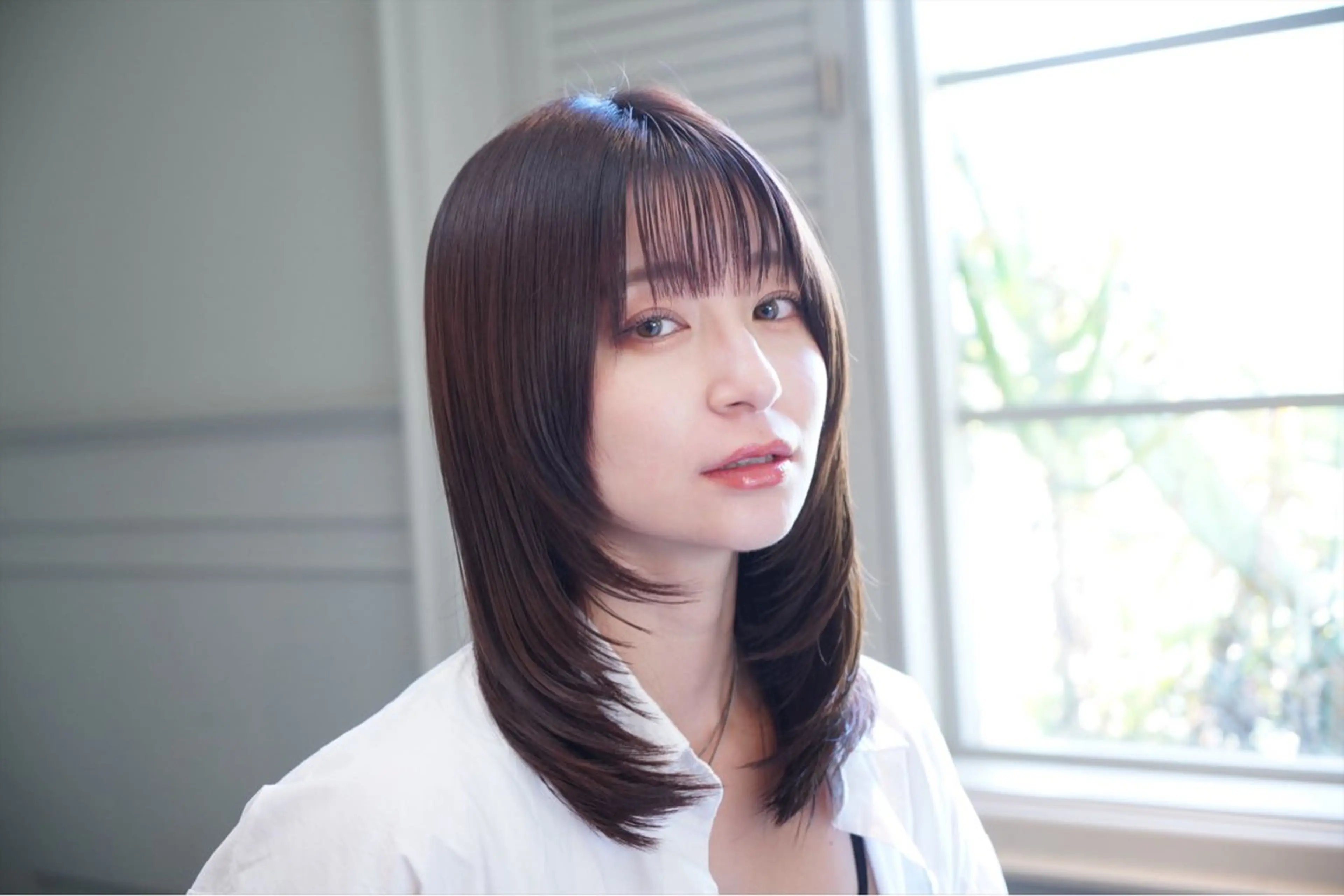 ミディアム 顔まわりレイヤー 顔周りカット レイヤーカット : ) SHIORIのヘアスタイル