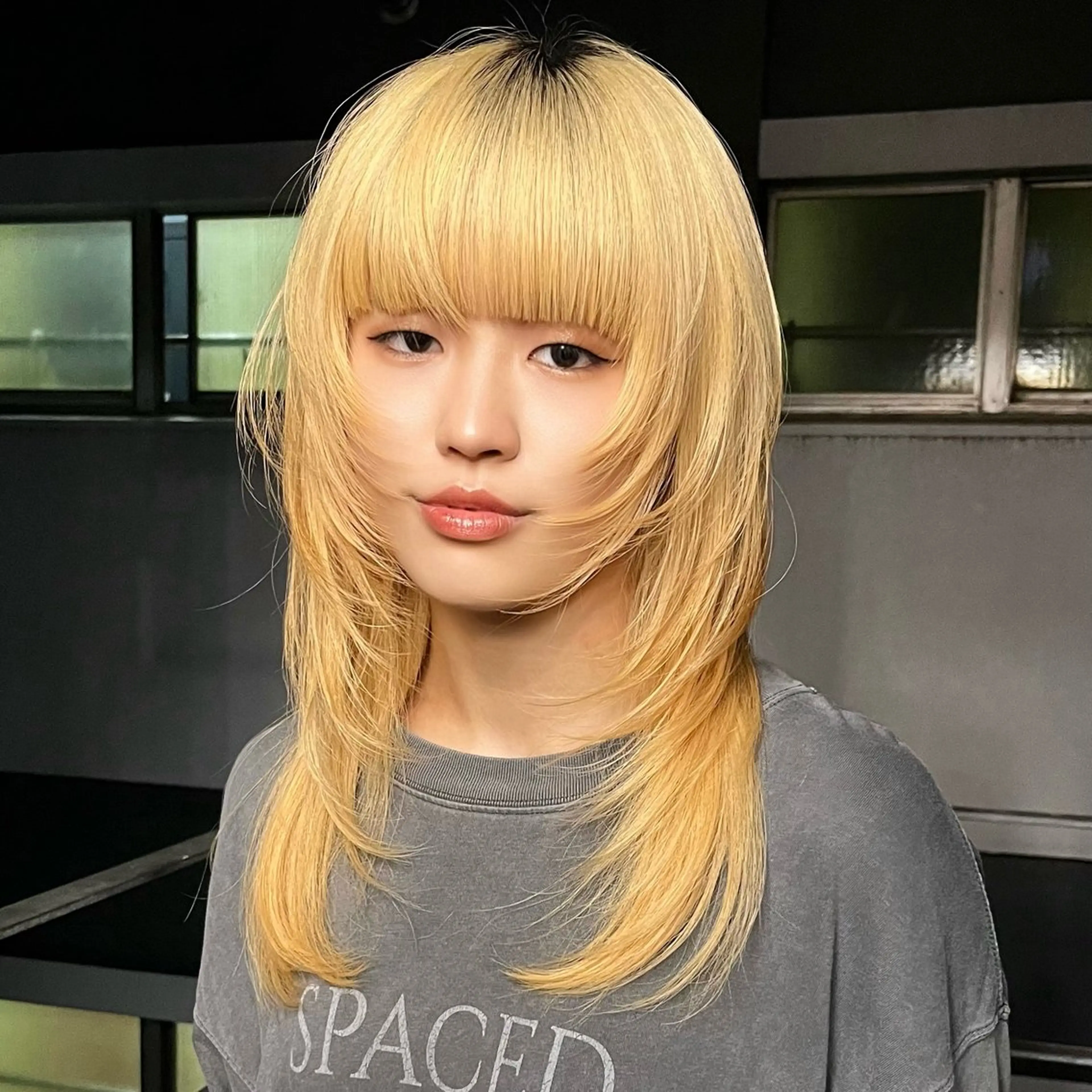 セミロング カット ウルフとデザイン カラーの神のヘアスタイル