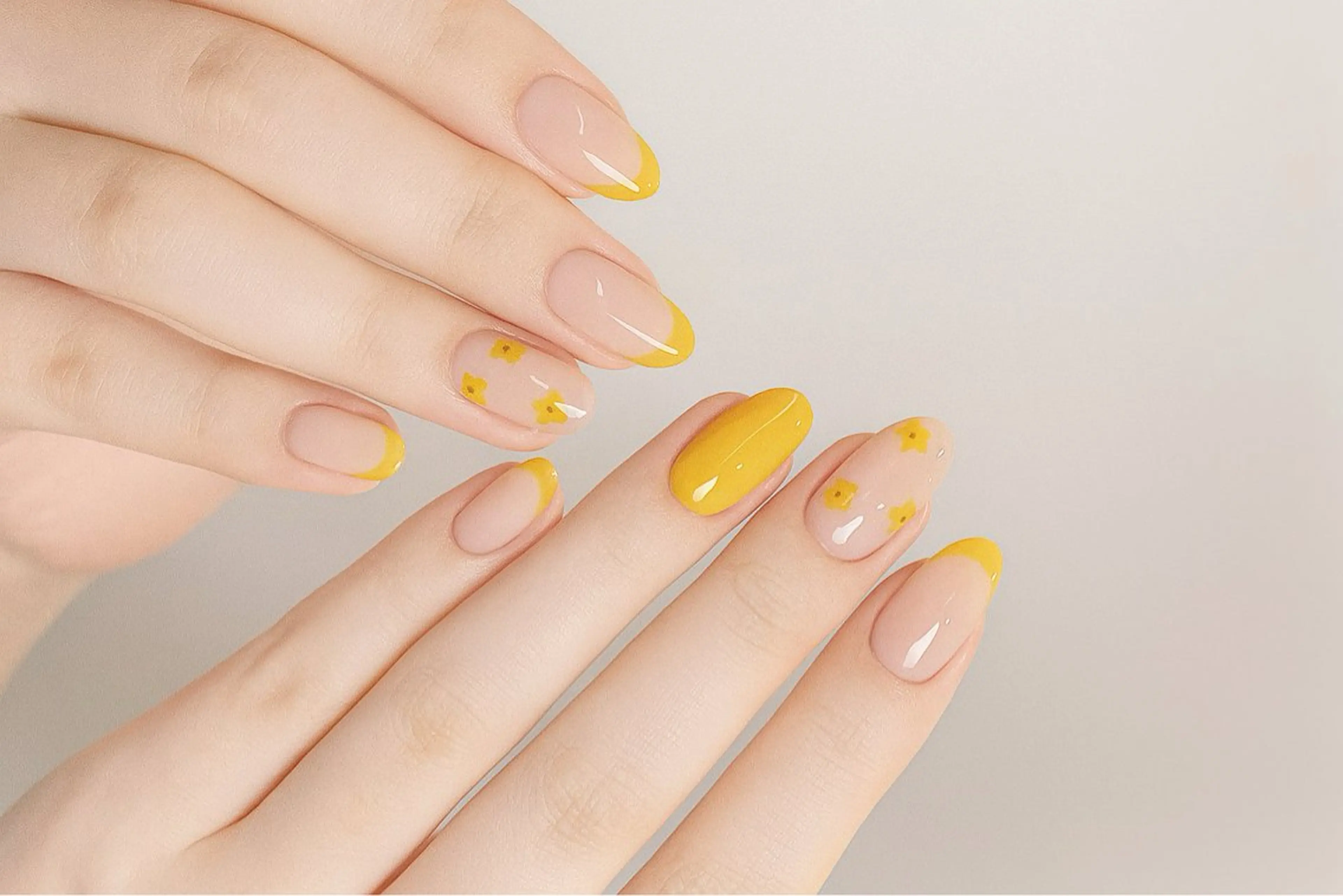 ネイル フレンチネイル シンプルネイル 黄色 ハンドネイル Emily Garden 六本木のネイルデザイン