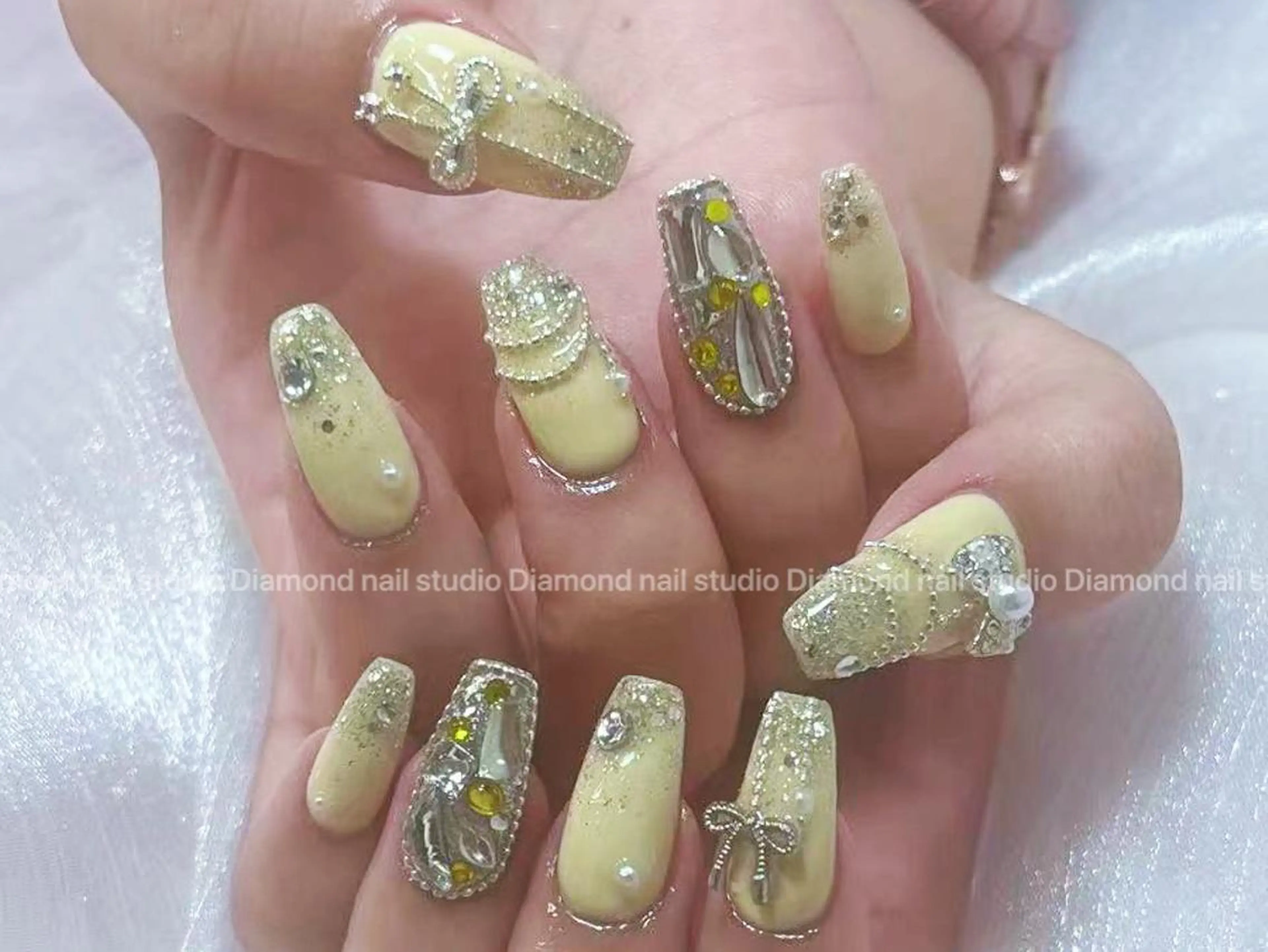 ネイル アートネイル オーロラネイル ガーリー キラキラネイル 韓国ネイル ハンドネイル ハンドケア Diamond ✨のネイルデザイン