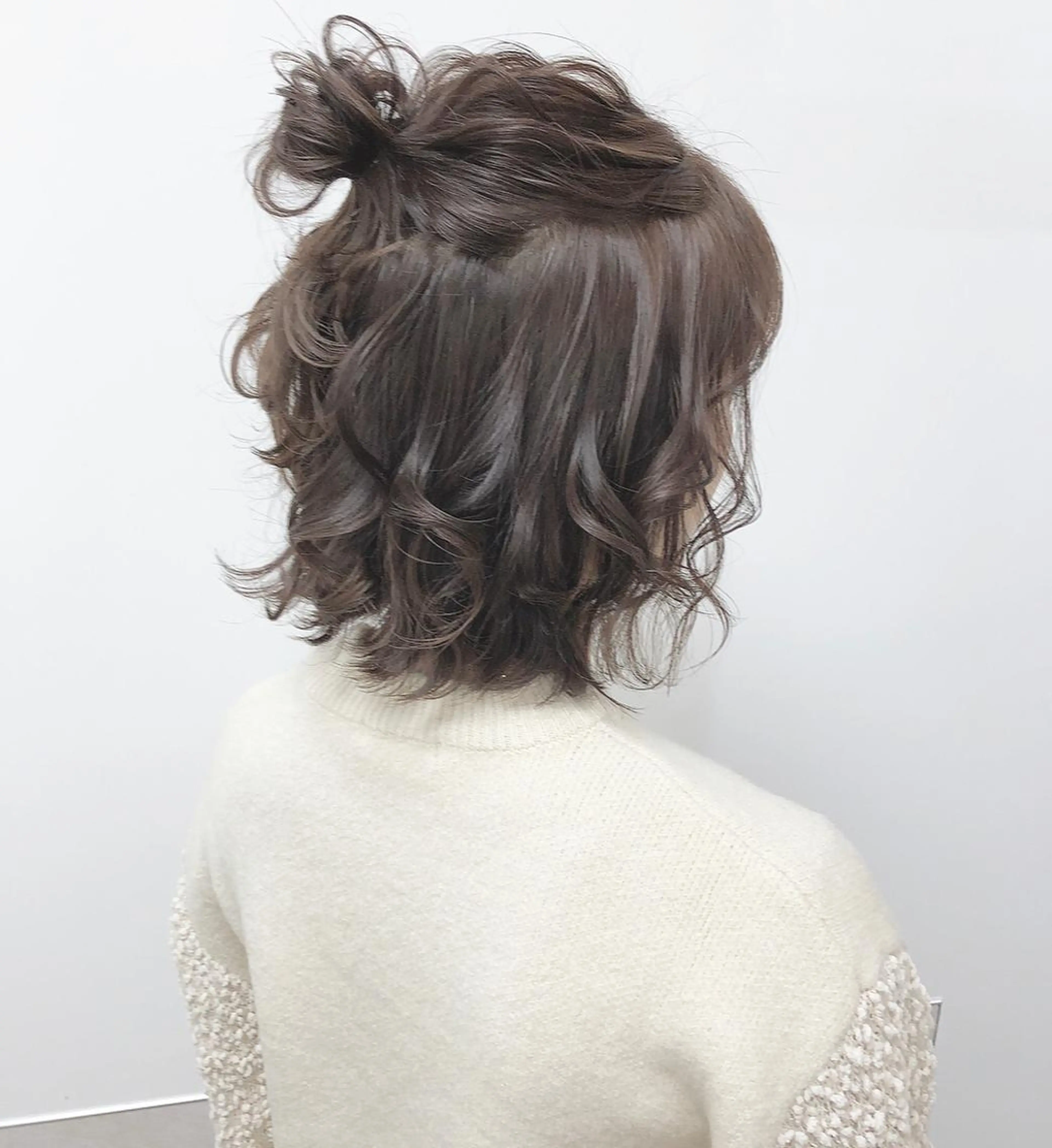 ミディアム カラー ヘアアレンジ お団子ヘア autre所属・大久保 ひでなりのヘアスタイル