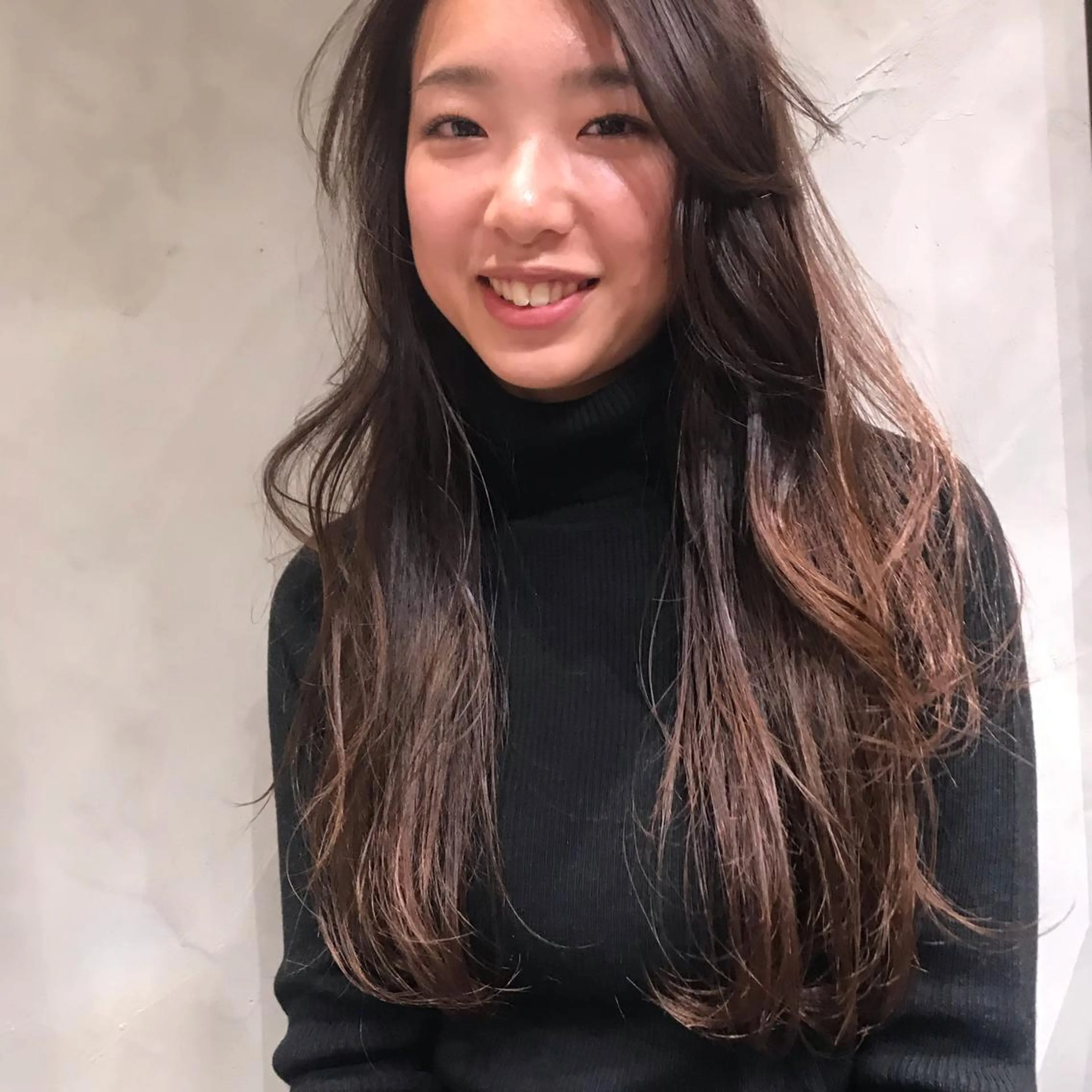 ロング カラー ベージュカラー ブリーチ ブリーチなしカラー 柔らかブラウン/顔周 りレイヤー♡ユウシのヘアスタイル