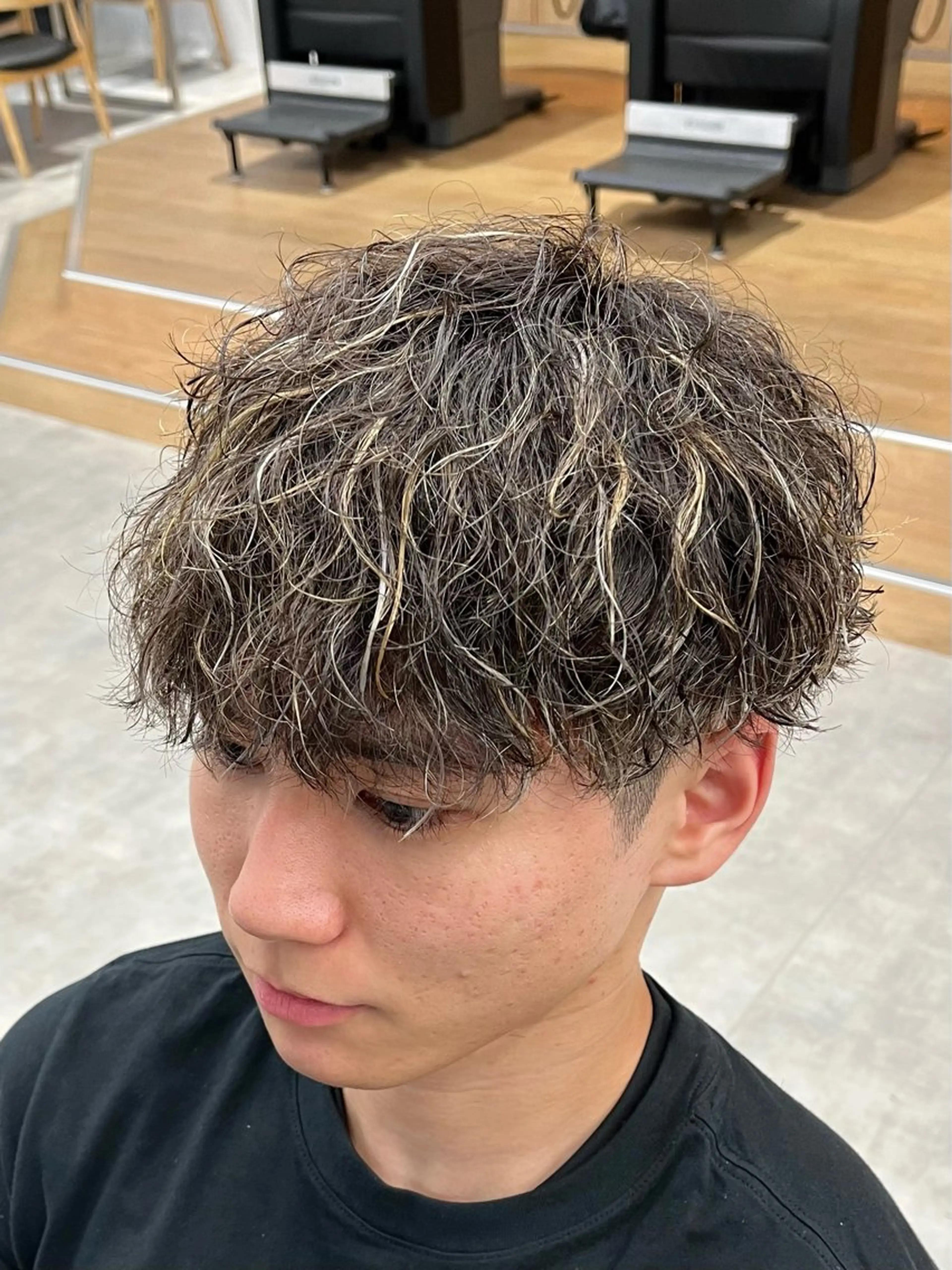 ショート カラー パーマ メンズ メンズメッシュ メンズパーマ ツイストスパイラルパーマ メッシュ スパイラルパーマ カット ヘアカラー パーマ 新潟メンズパーマ 新潟駅/小田拓実のヘアスタイル
