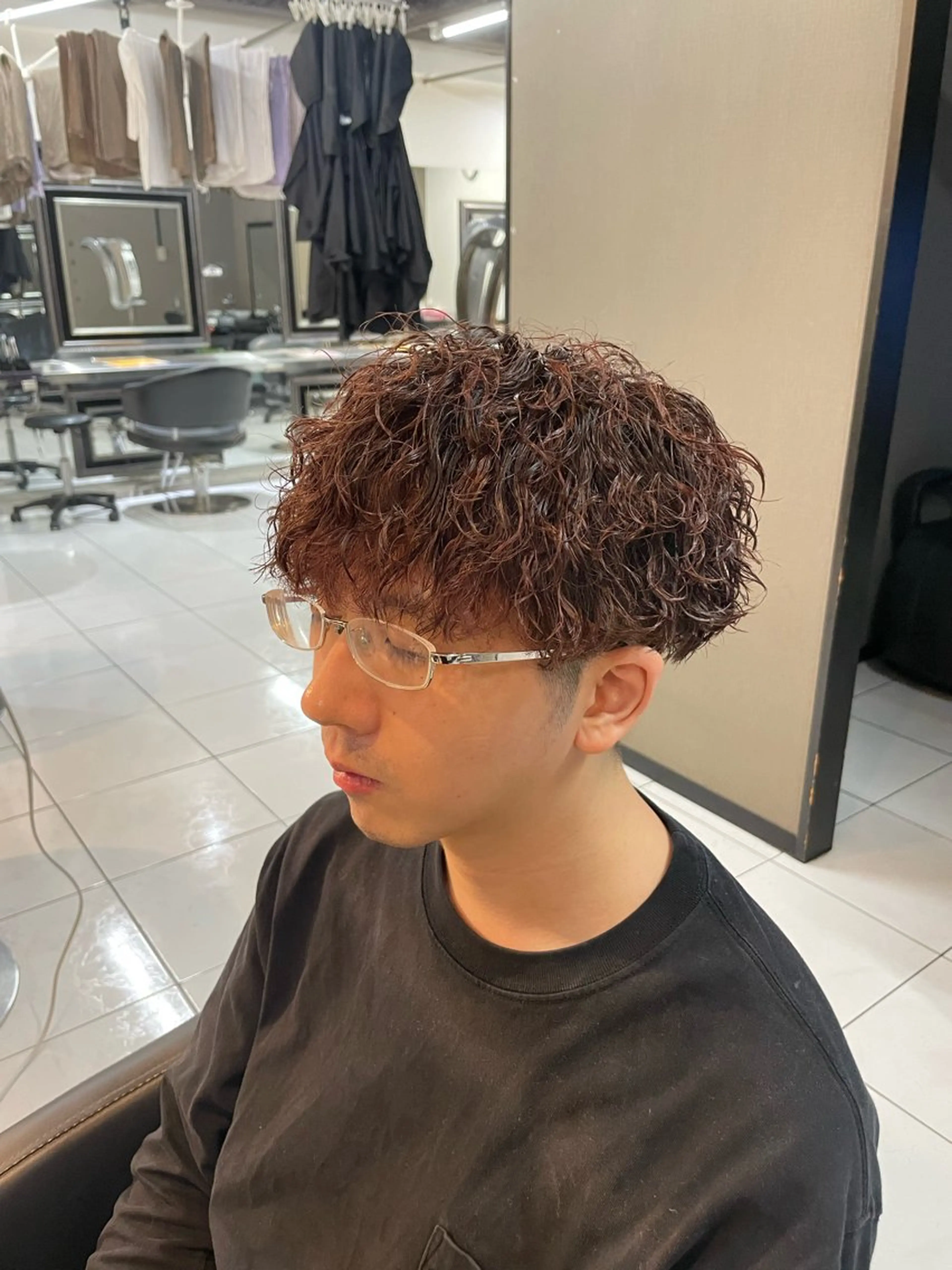 ショート カラー パーマ メンズ メンズパーマ ツイストスパイラルパーマ レッドカラー スパイラルパーマ カット ヘアカラー パーマ 🔥お値段以上🔥 メンズ特化たかひろのヘアスタイル